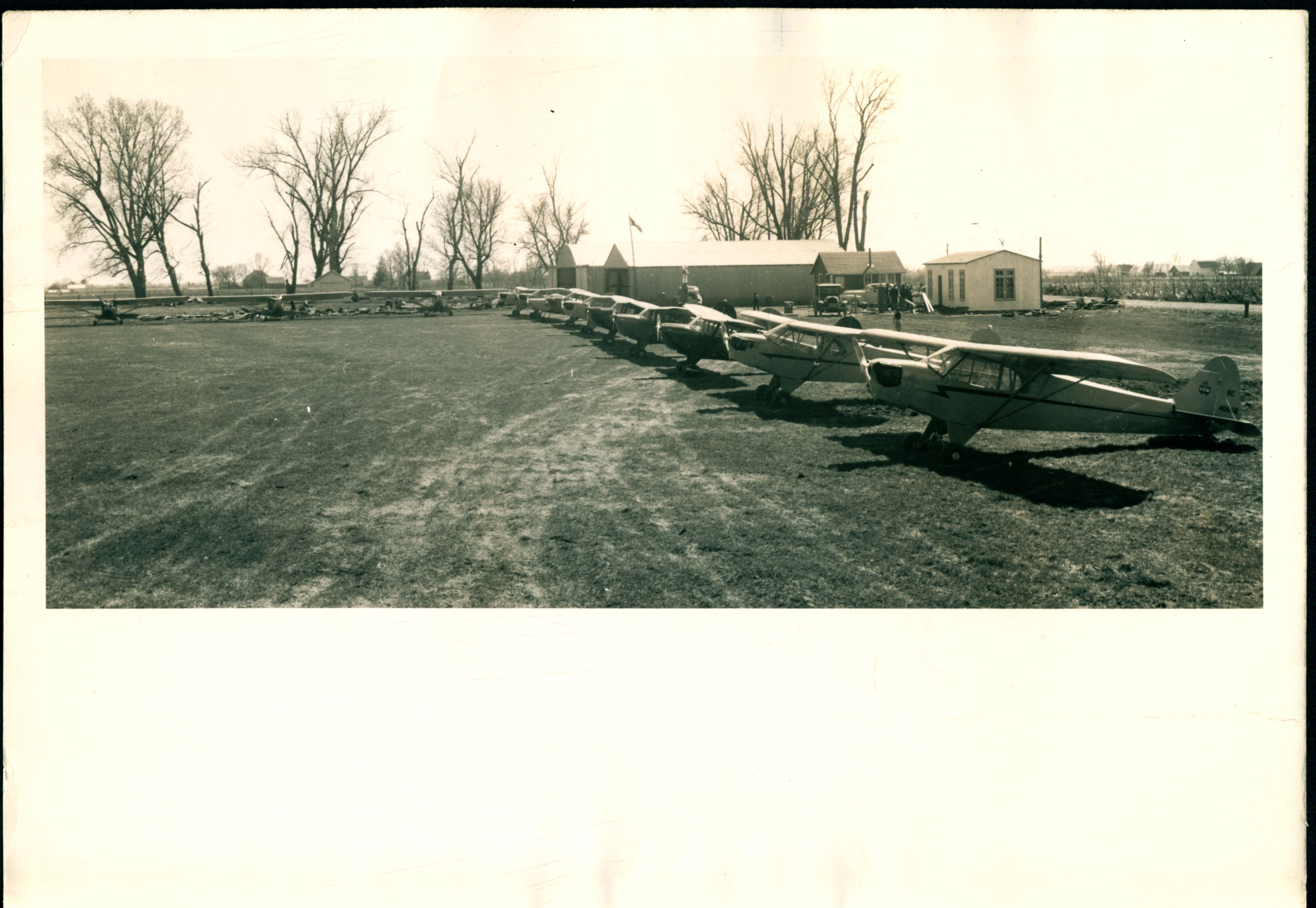 0053_Flightline1942