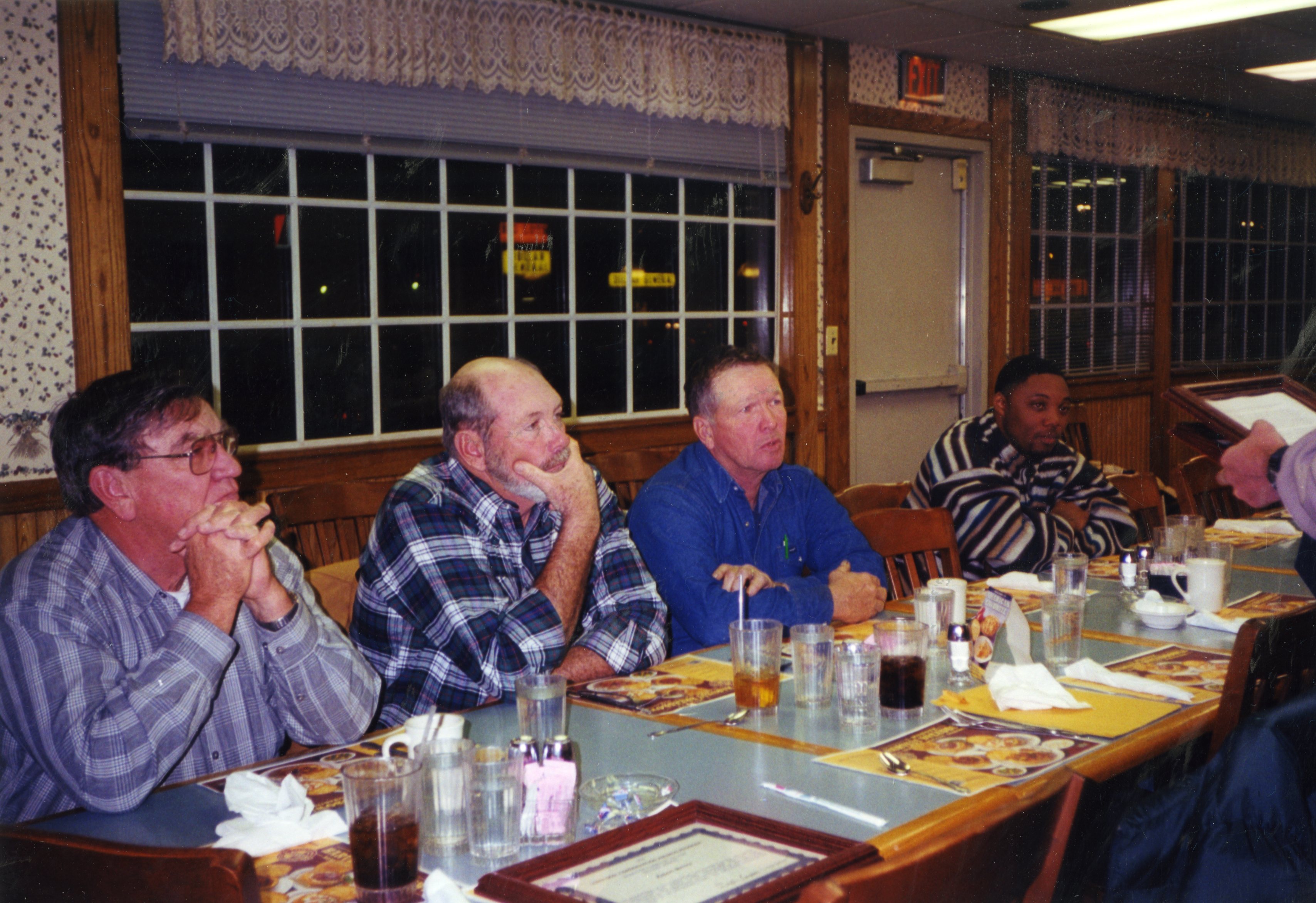 2000 District Commissioners at restaurant presenting awards