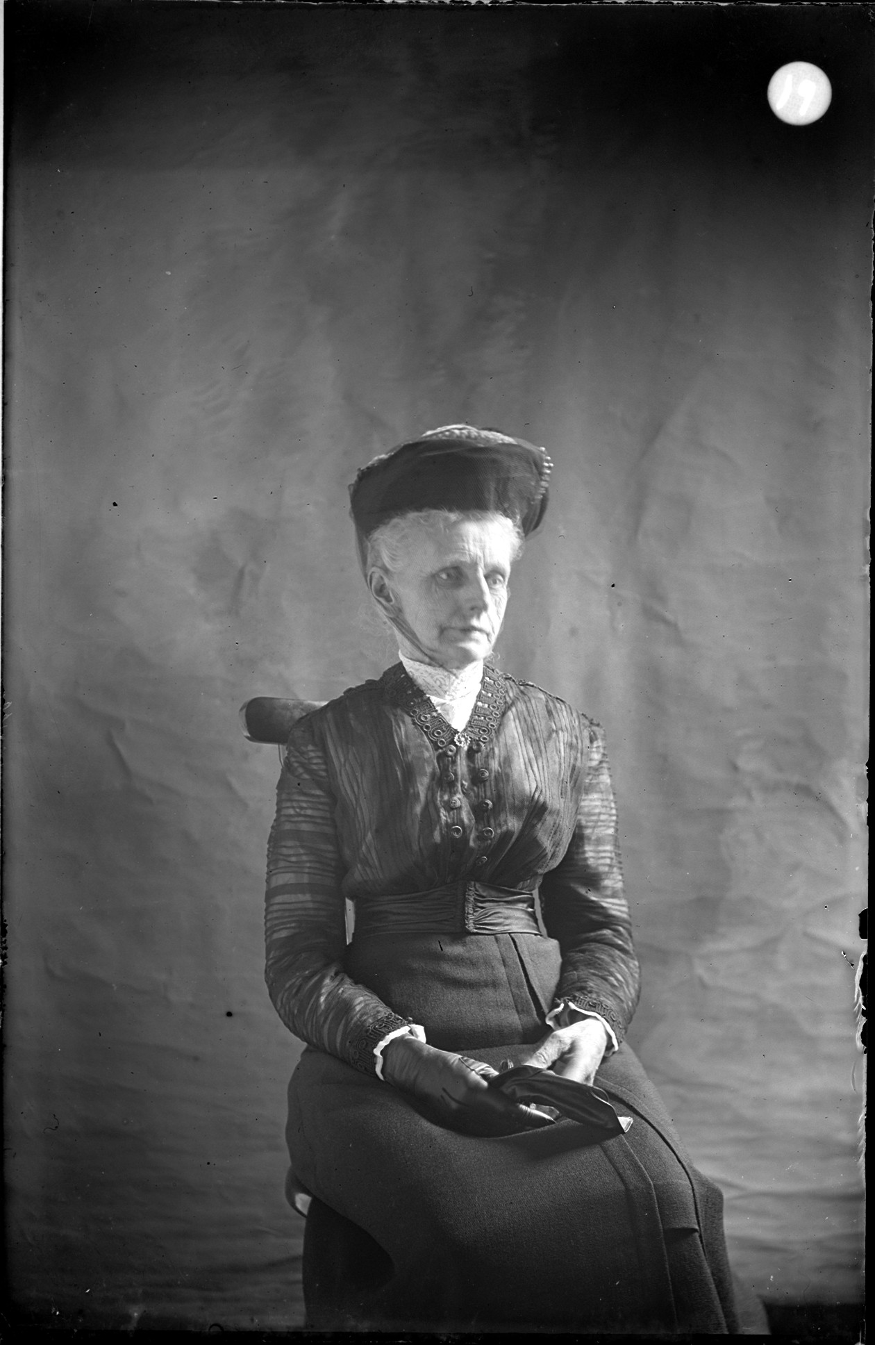 UP373 Well dressed woman