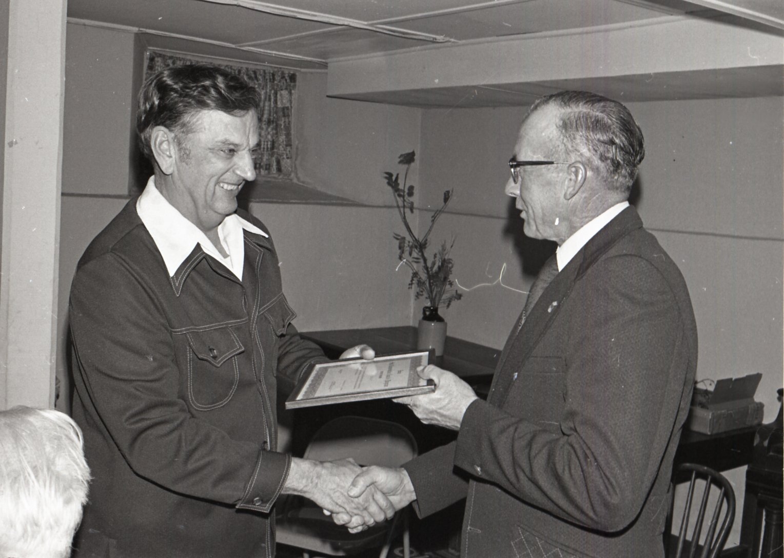 1976 Dwight Stucker aceepts award