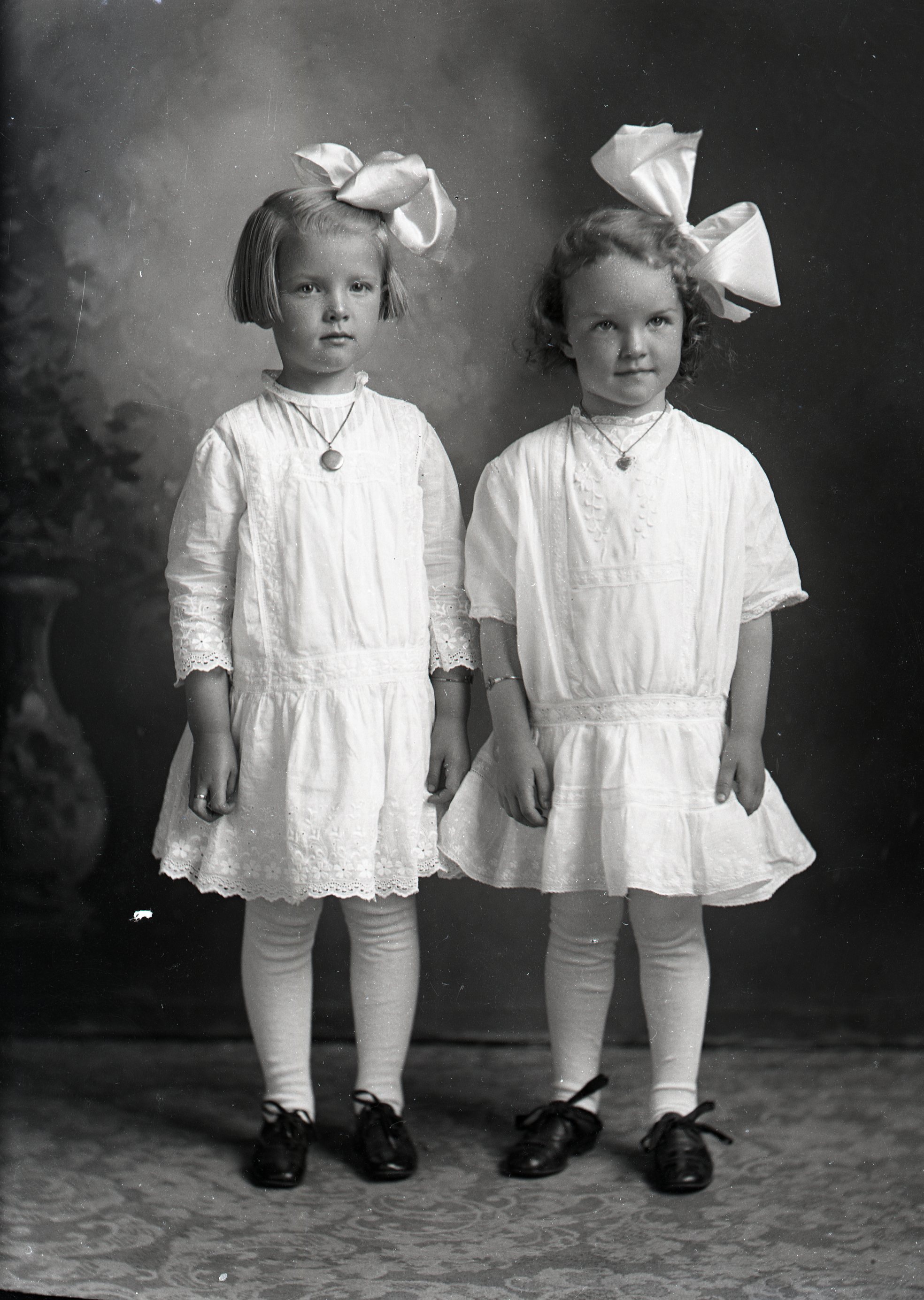 Two girls with bows