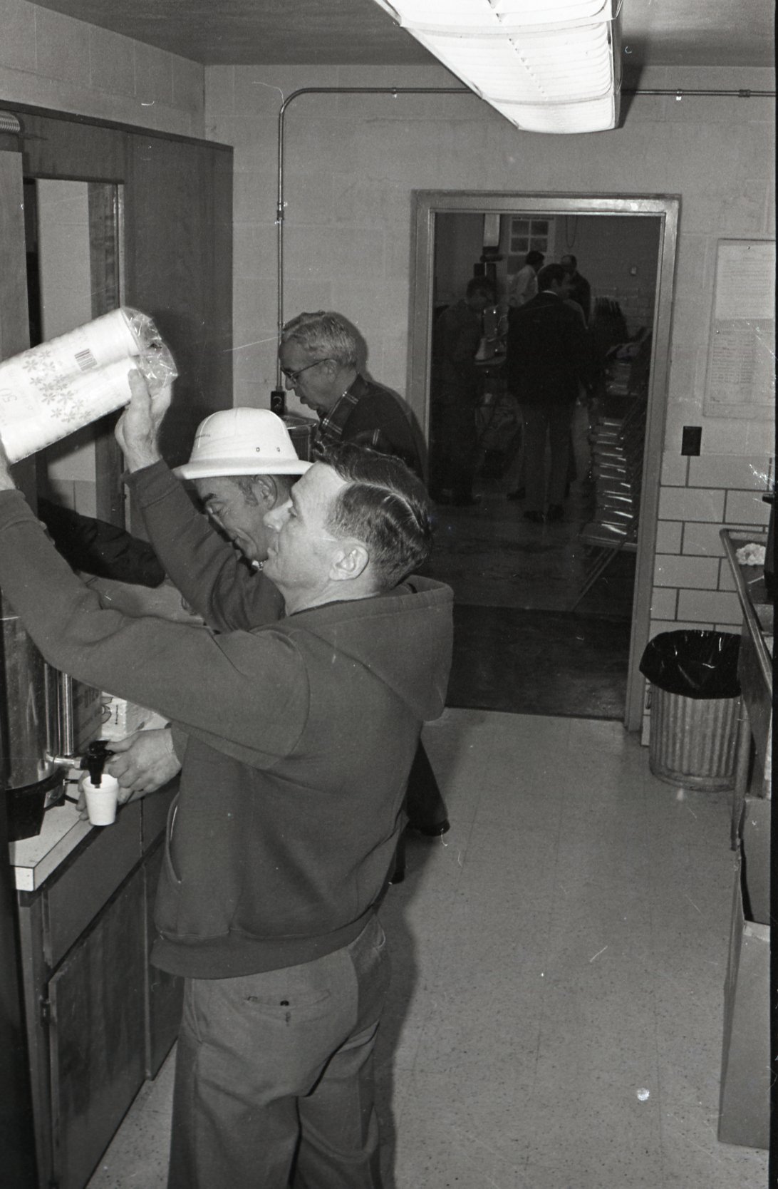 1976 Refreshments at no-till meeting