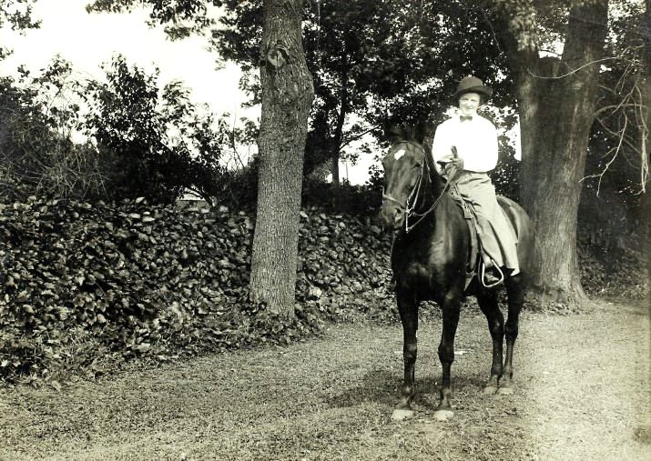Traveling Horseback Librarian - Miss True 