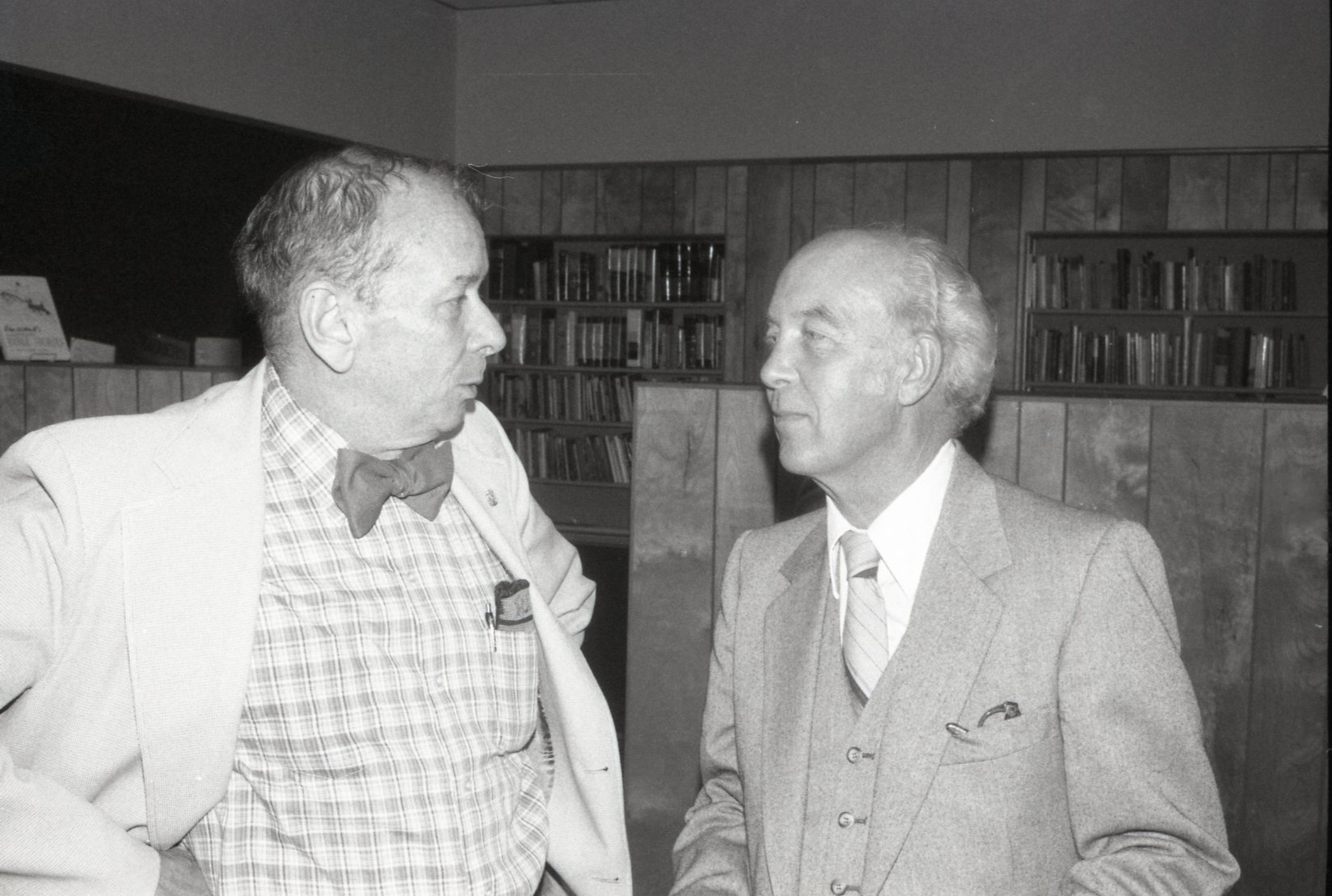 1980 Ralph Dewey and Norman Berg talk at meeting
