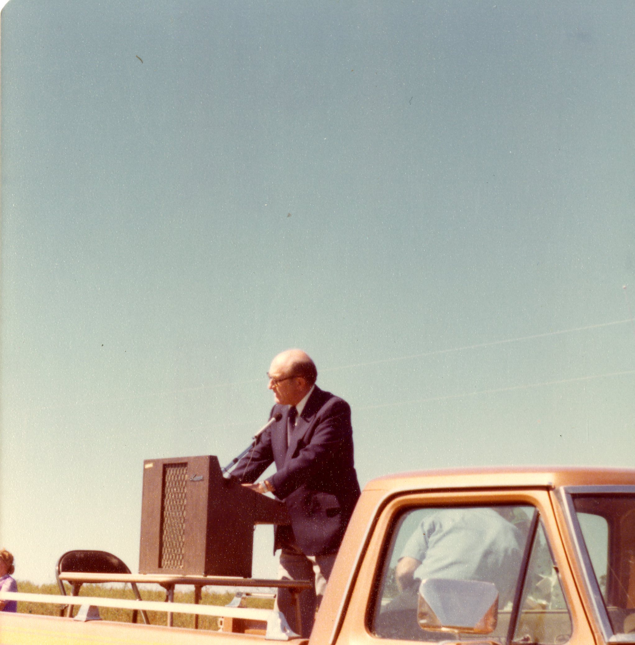 1976 Bill Brune Gives Speech