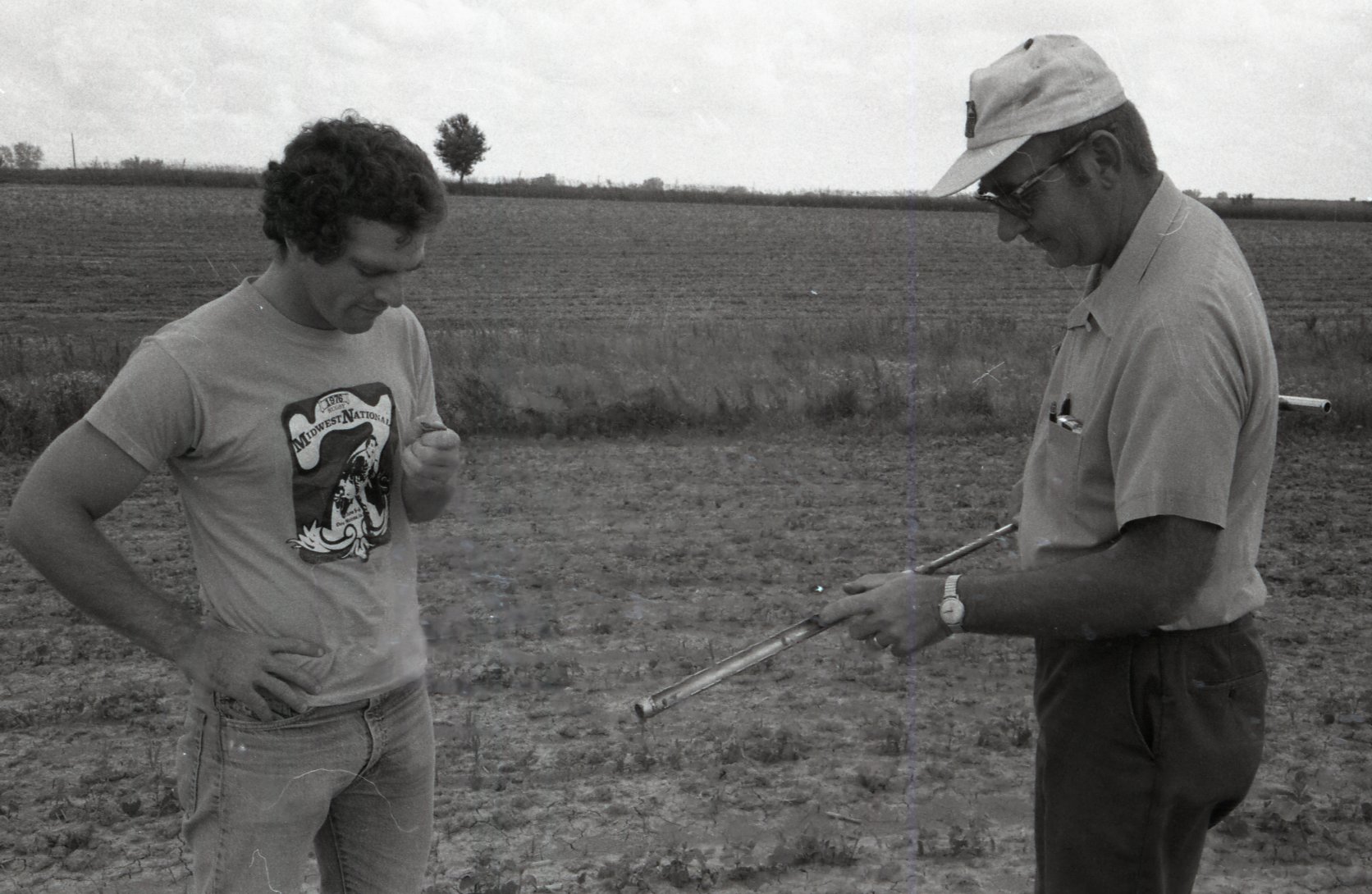 1978 Two men look at pipe