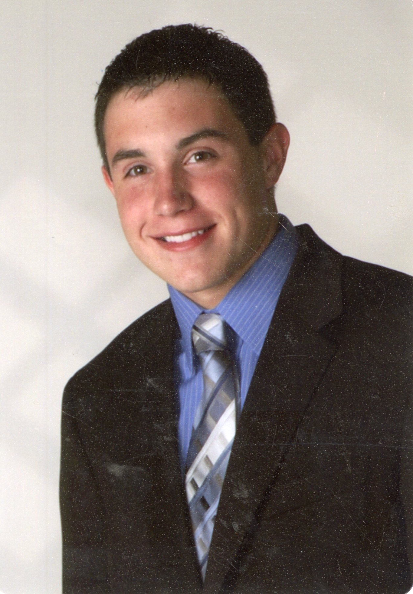 2009 Aaron Cling wins scholarship