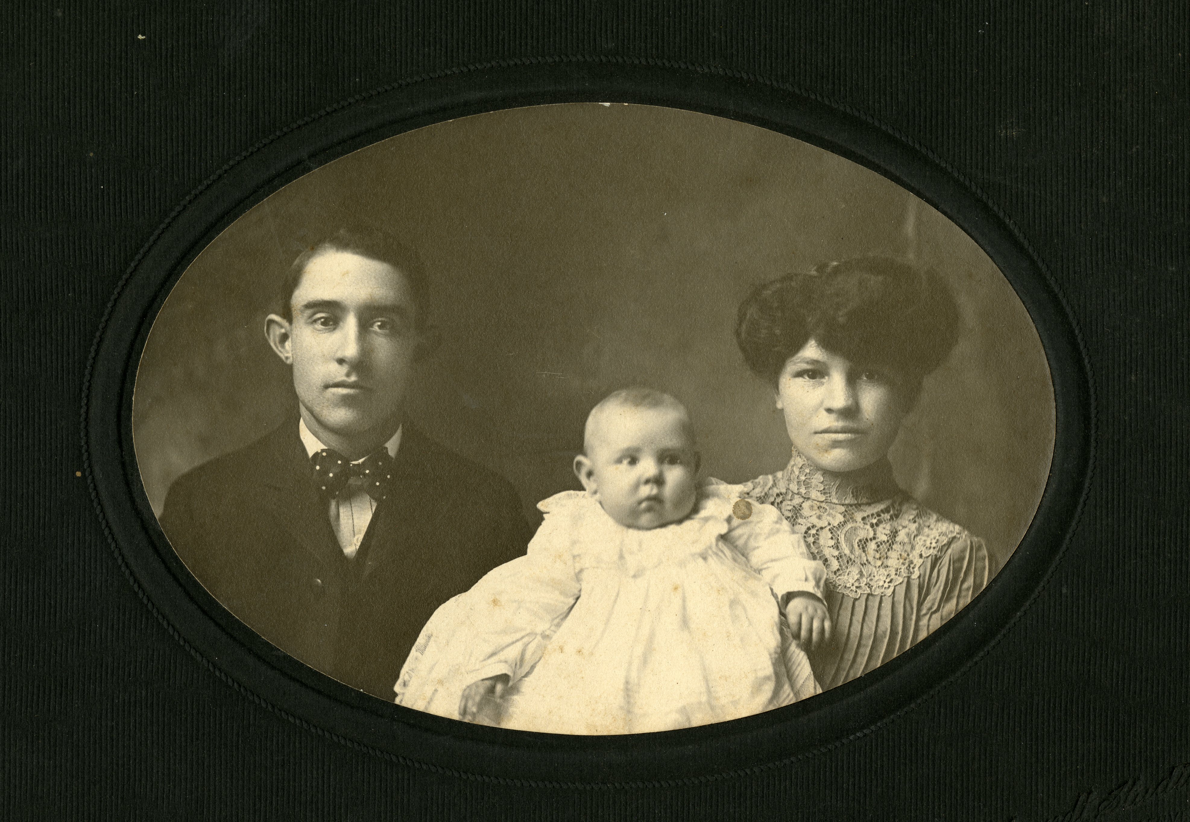 Lee Izor Family
