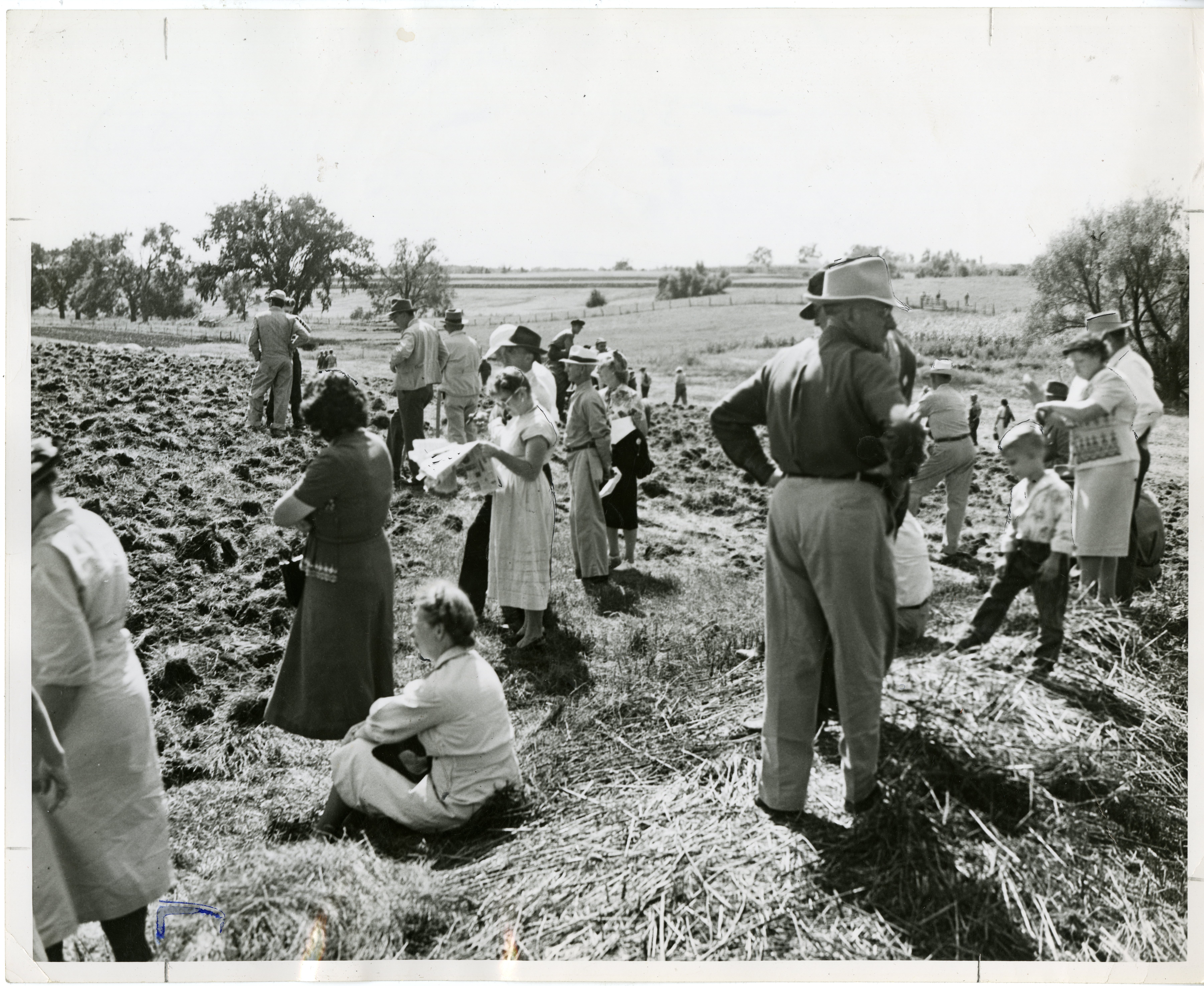 1948 Onlookers at Field Day Plowing Contest
