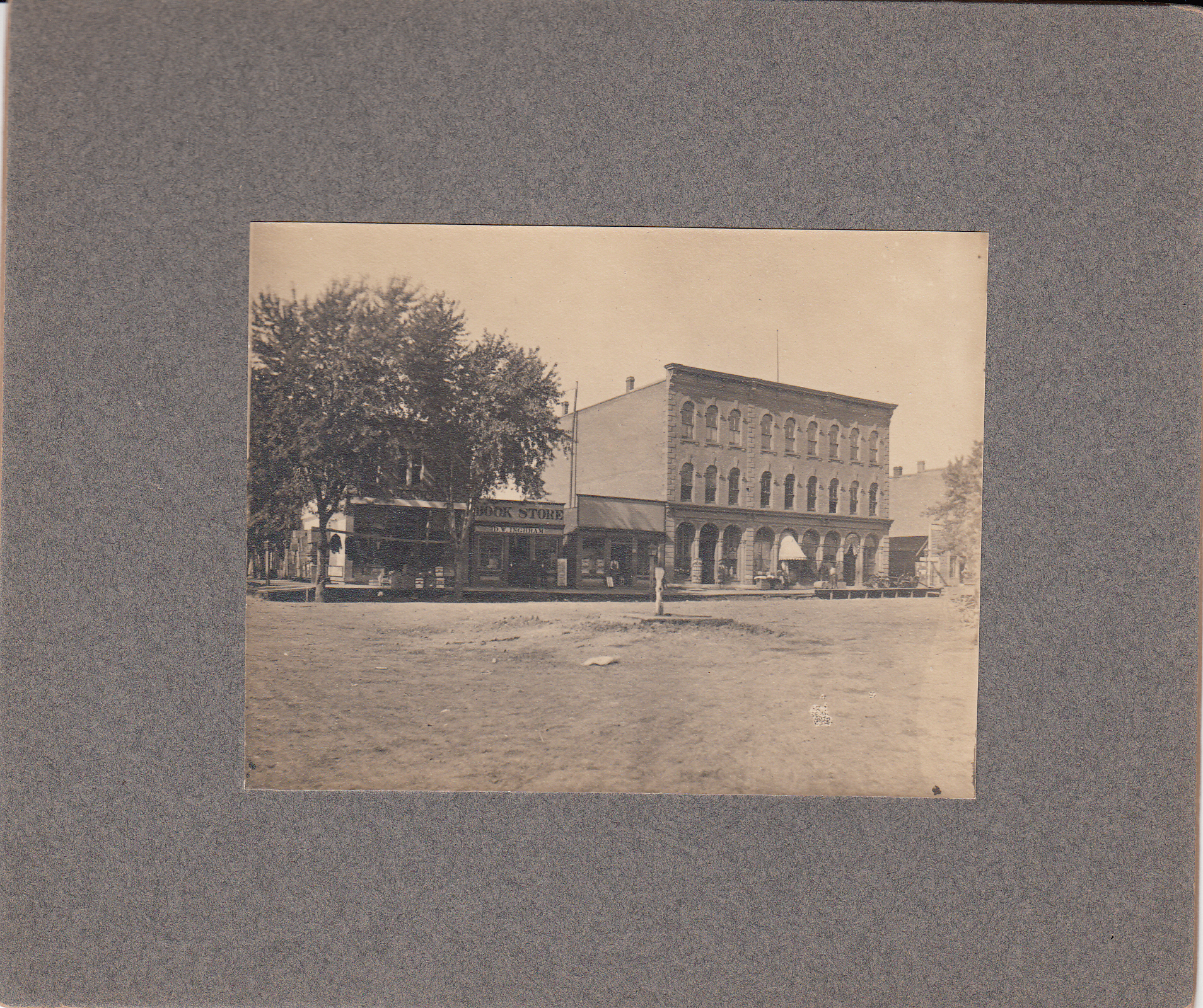 0124 1876 west side of square