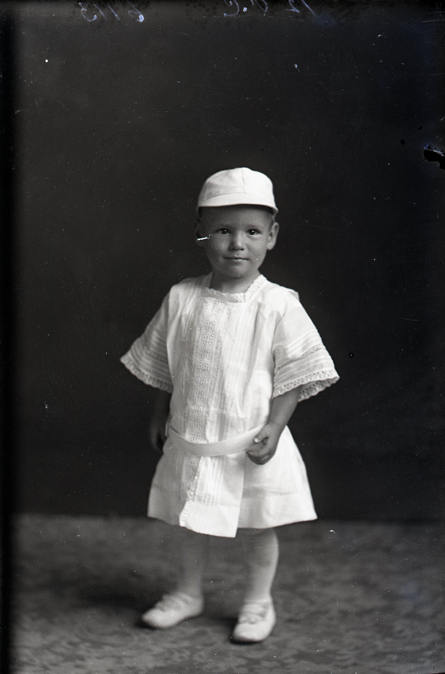 Toddler in white hat