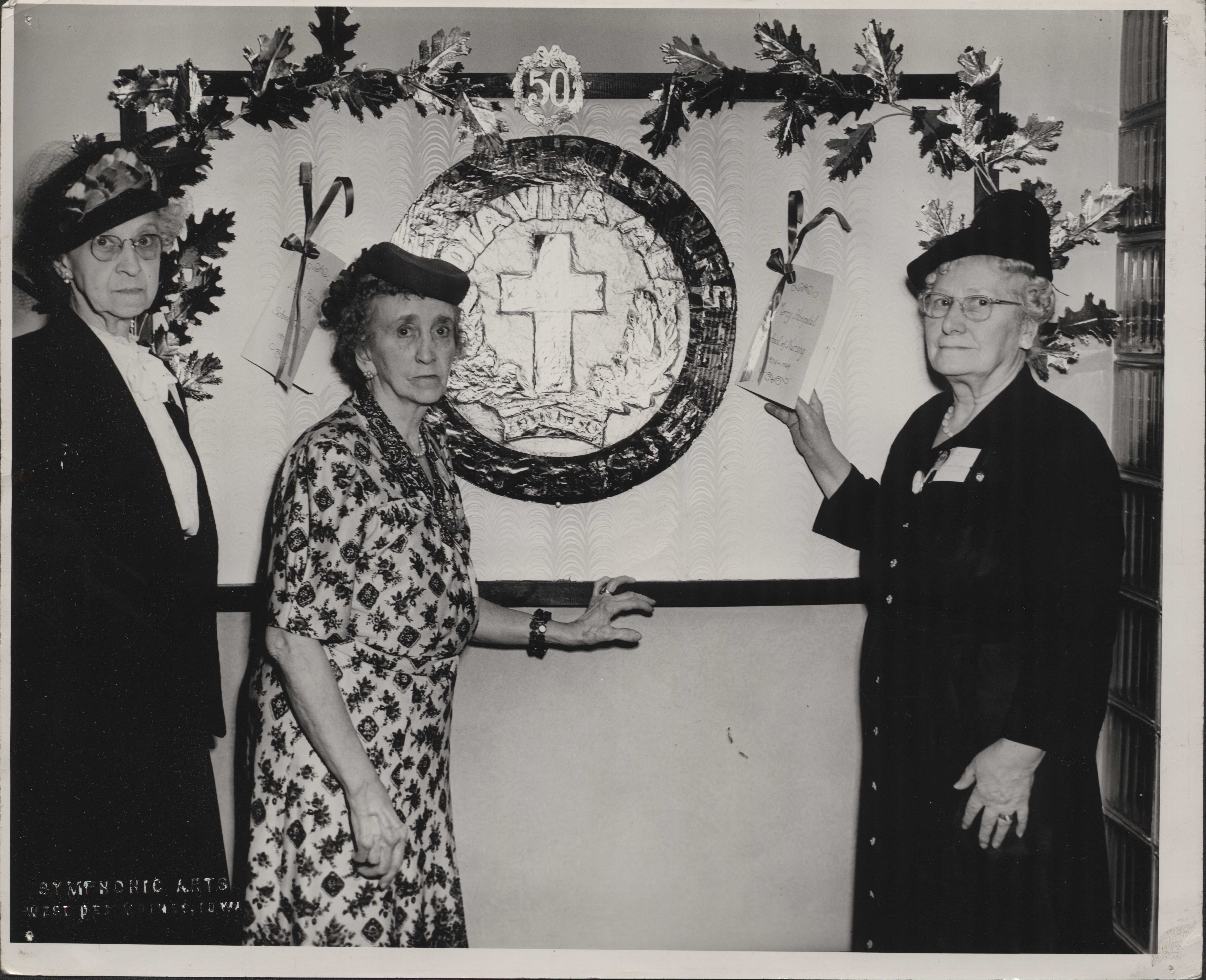 Class members of 1901 at a reunion event in 1949.
