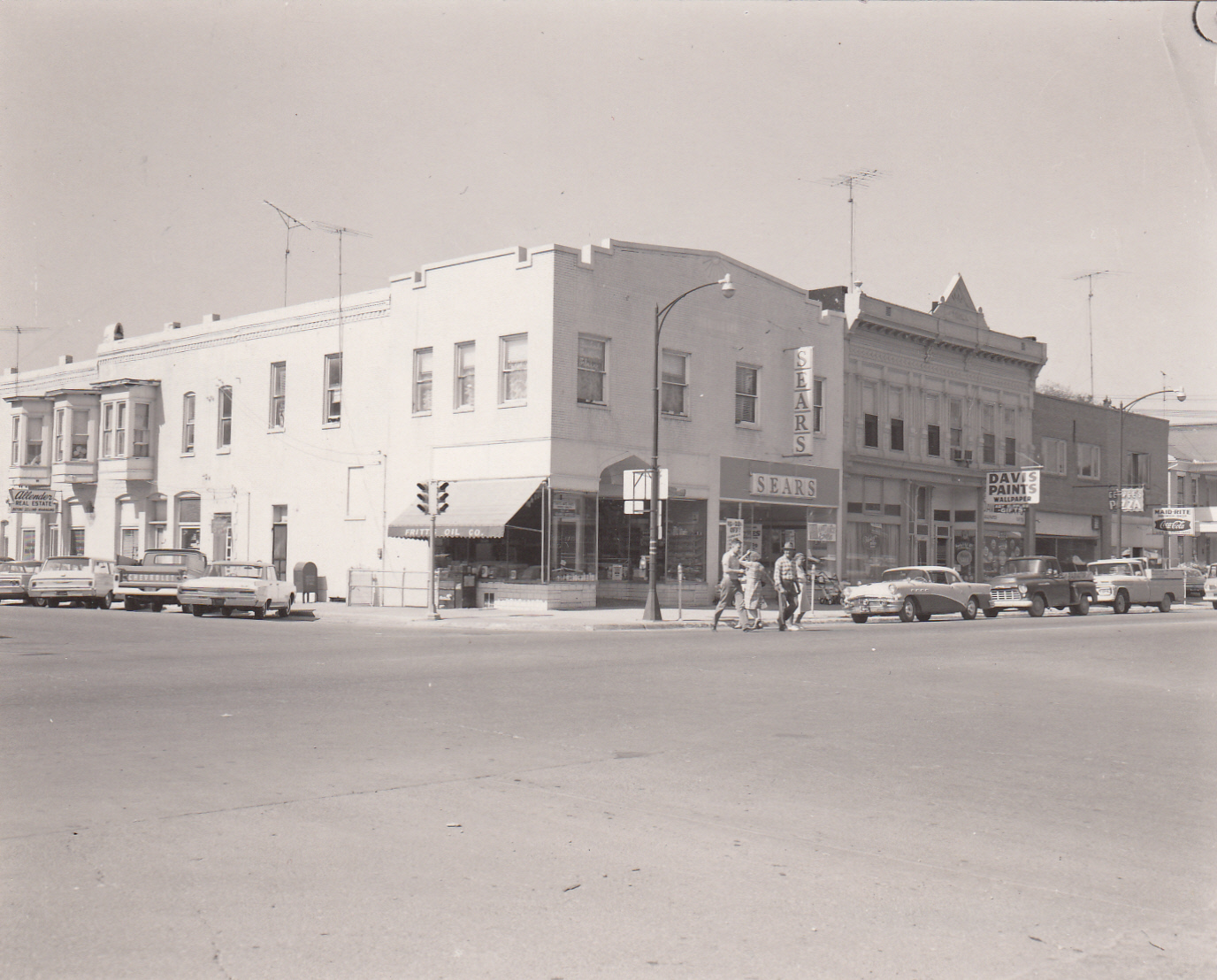 0110 Southwest corner of the square businesses