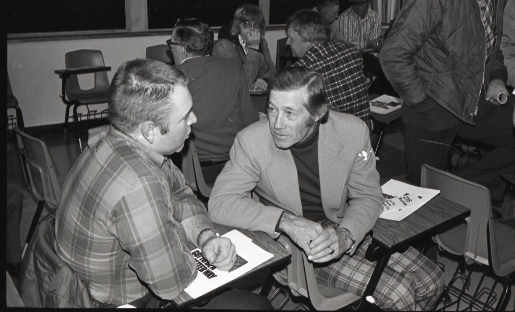 1976  People  talk at no-tillage meeting