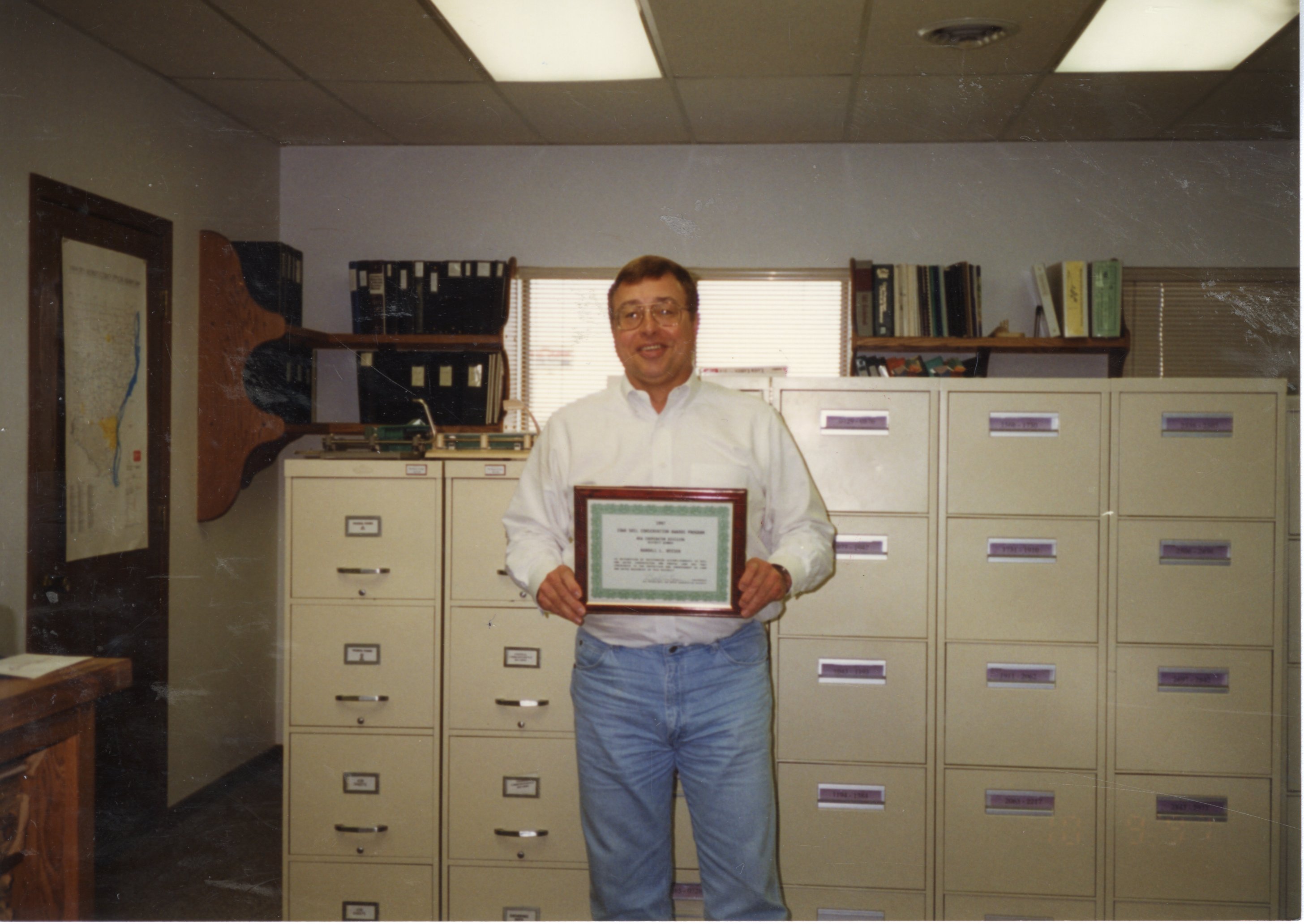 1997 Winner of the Iowa Soil Conservation Awards Program<br />
Division III - Randall Reeser