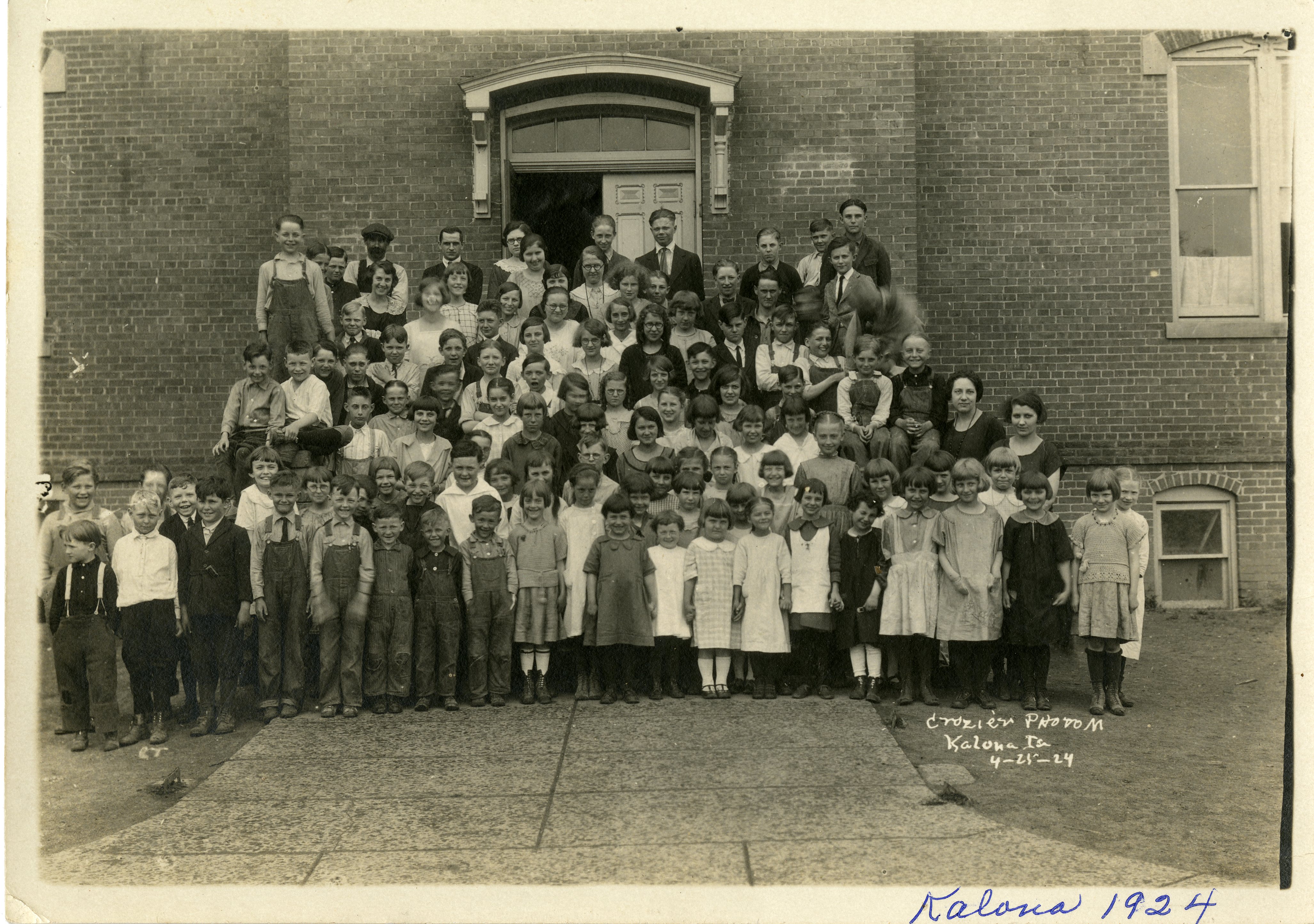 1924 Kalona Elementary School class picture
