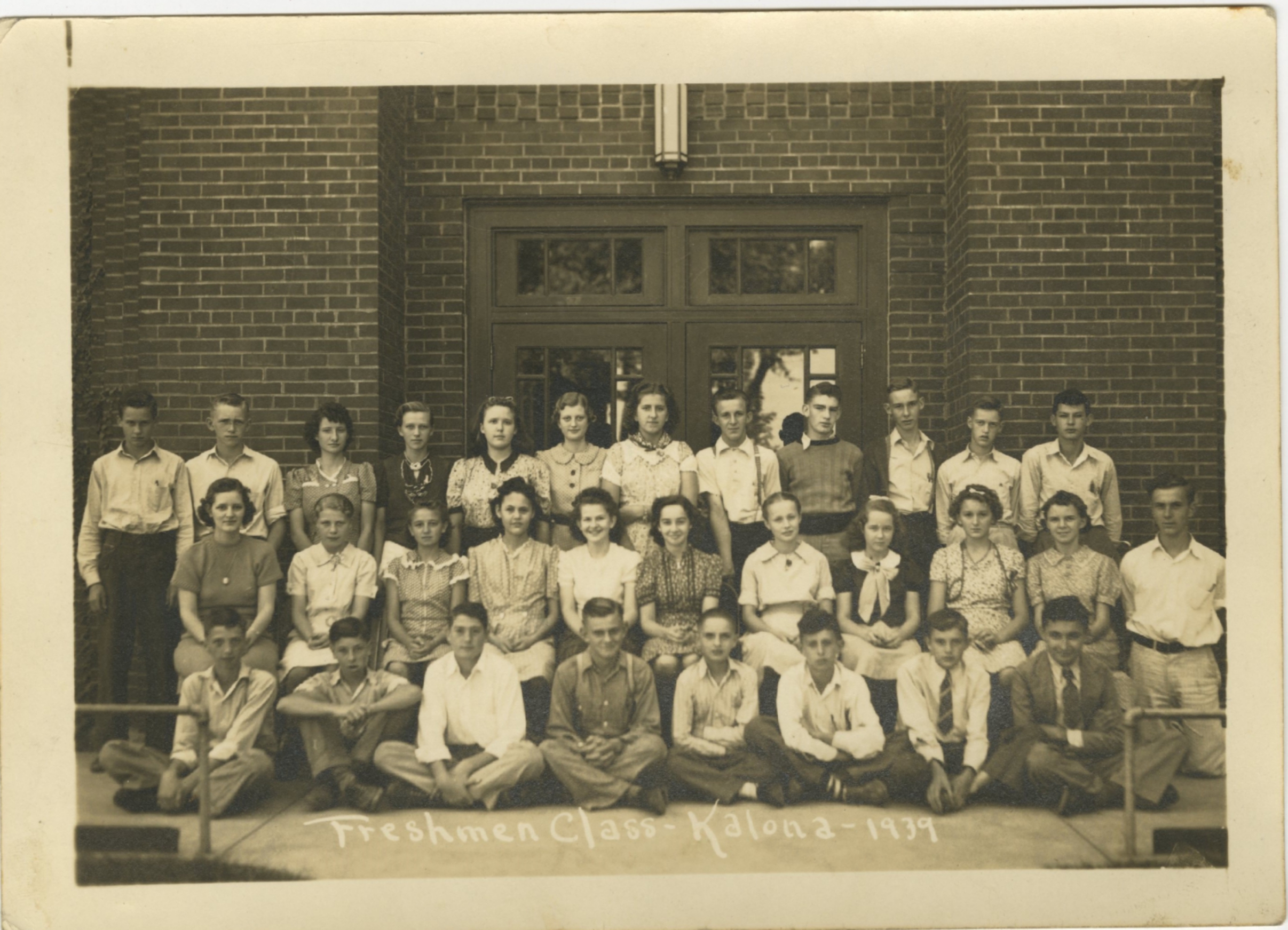 Kalona Freshman Class, 1939