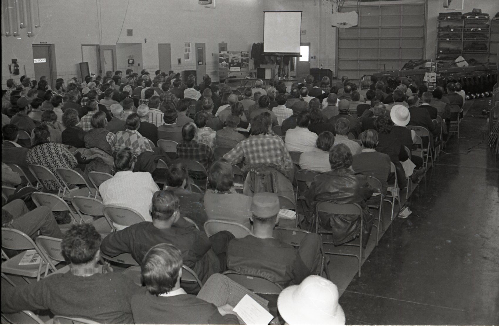 1976  Good crowd at Mediapolis school no-tillage meeting
