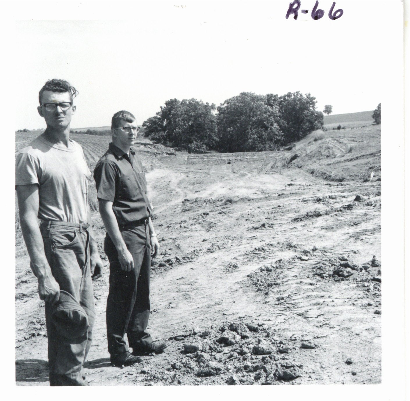 Levi Schmidt farm construction, 1968