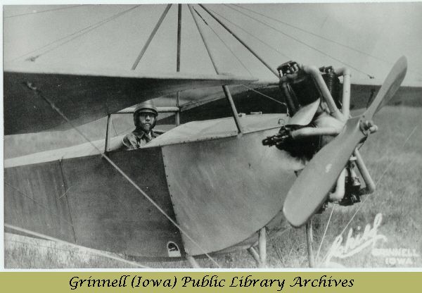 Billy Robinson piloting his monoplane<br />
