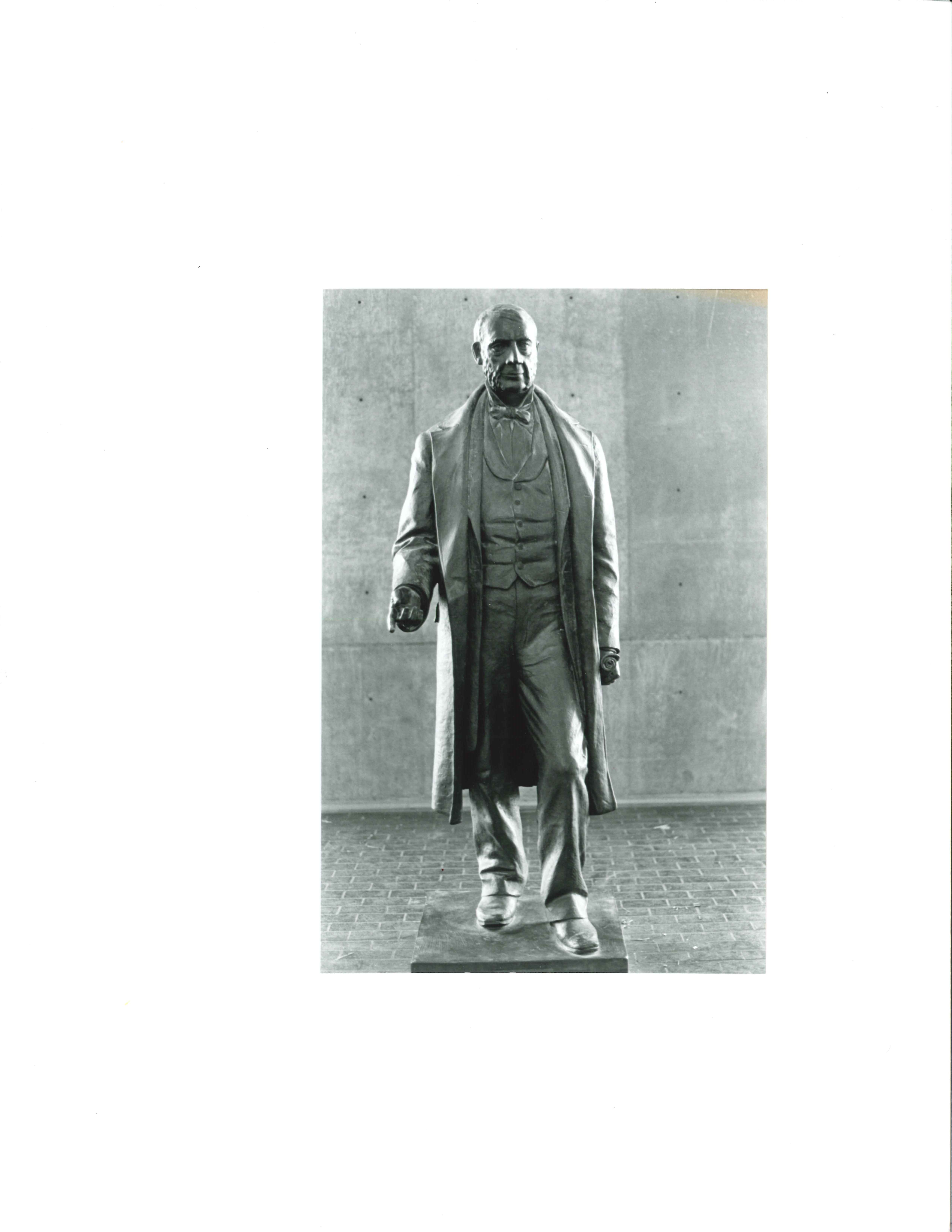 Kirkwood, Samuel statue<br />
