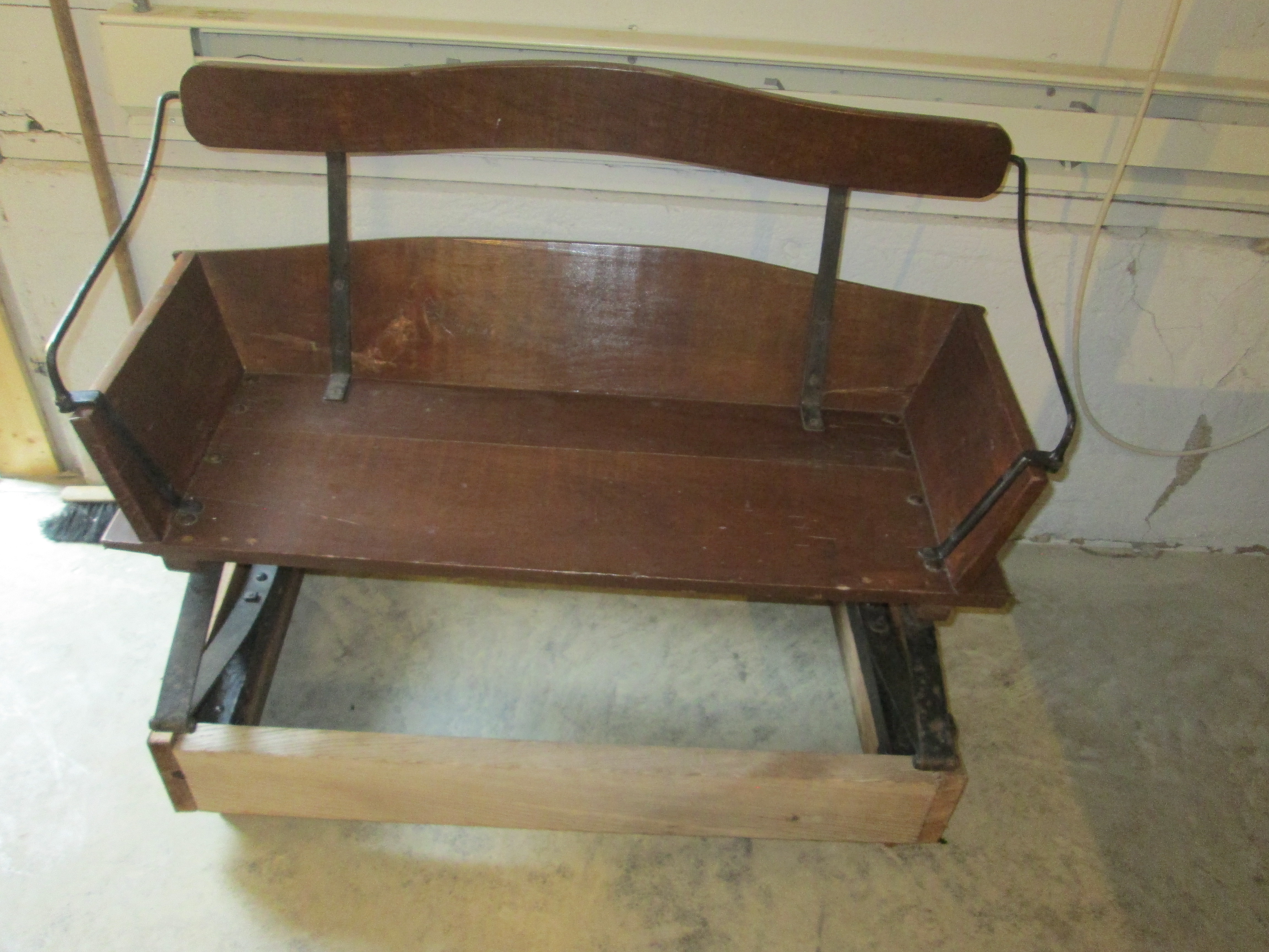 023. Sleigh Chair