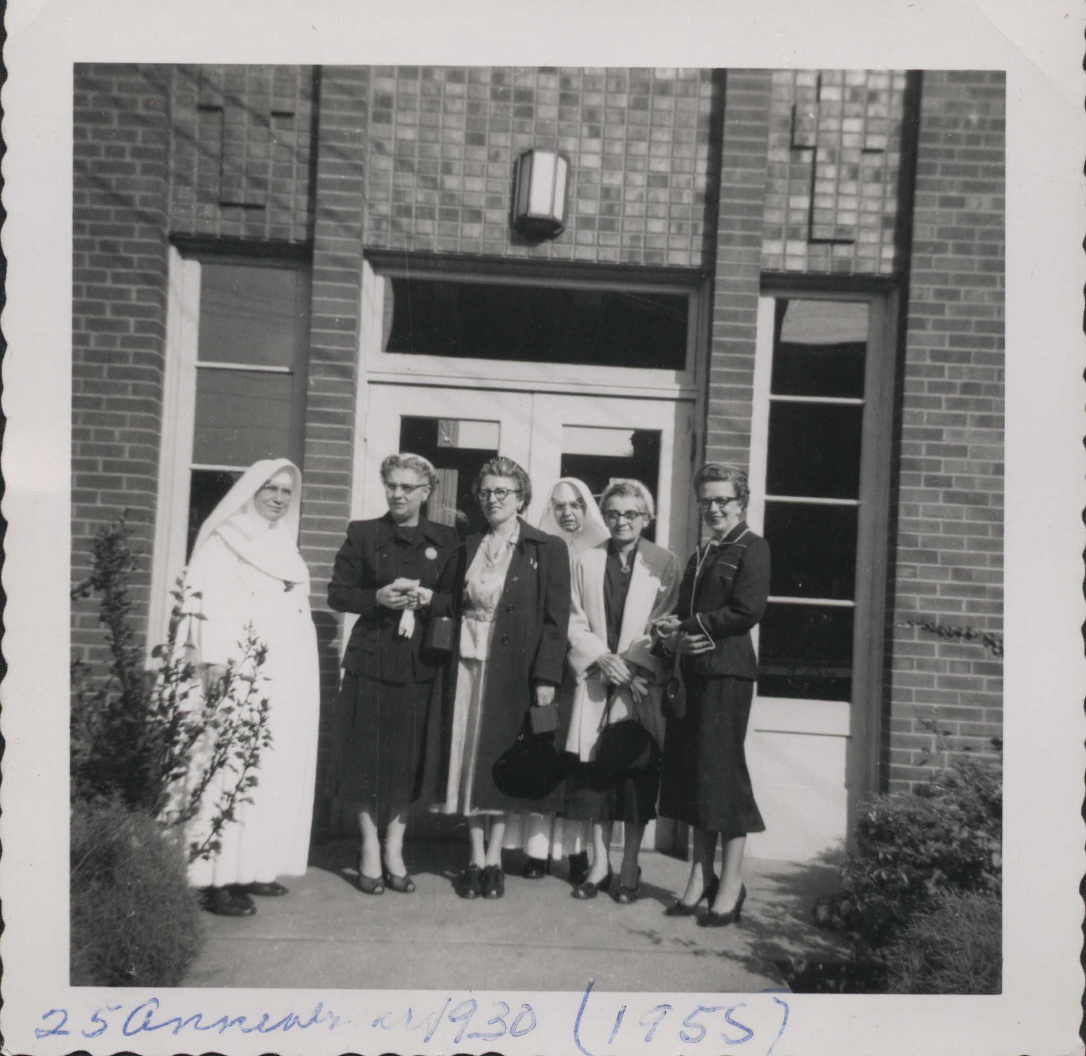 Class members of 1930 at a reunion event in 1955.