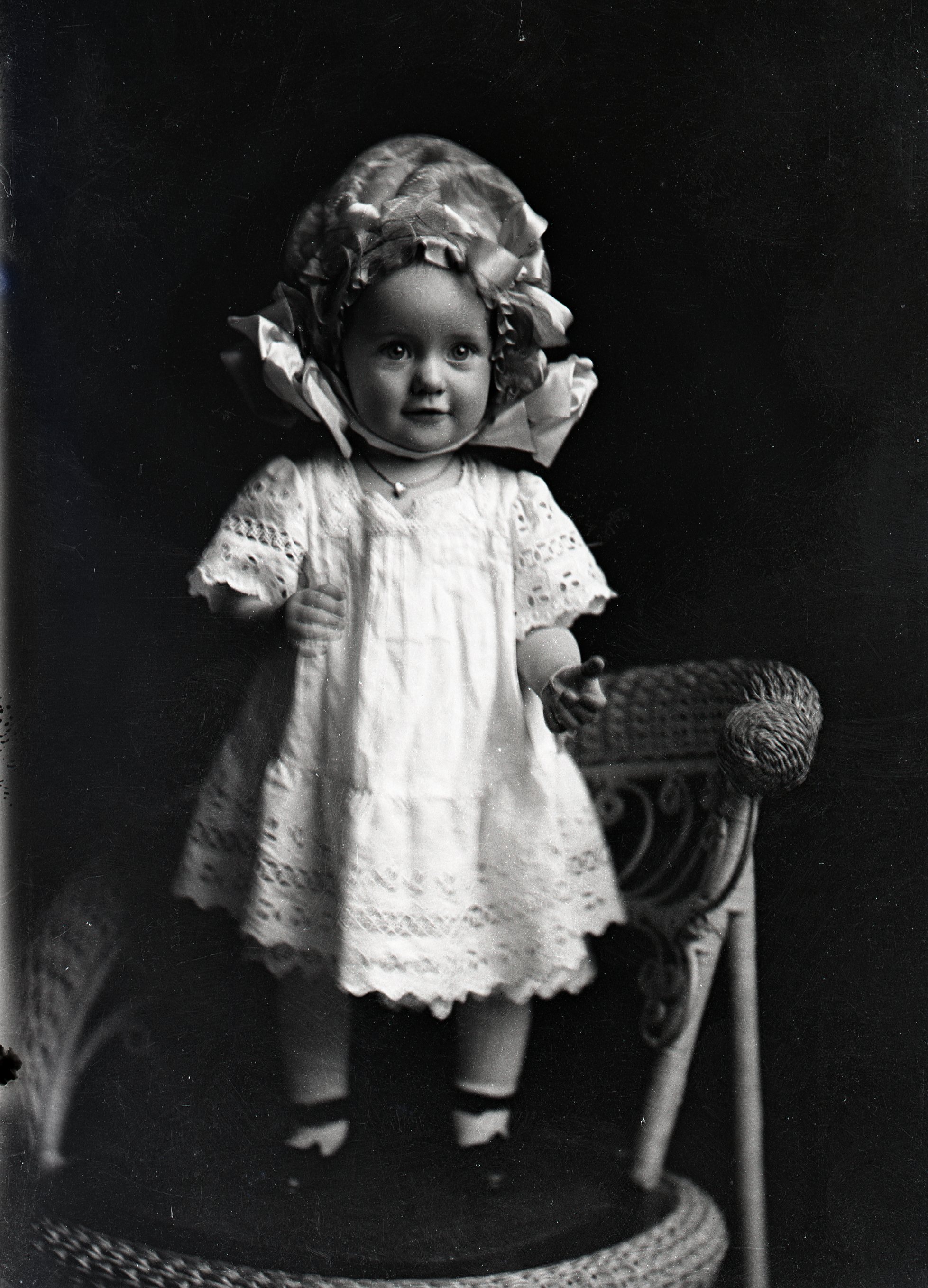 Toddler girl in hat