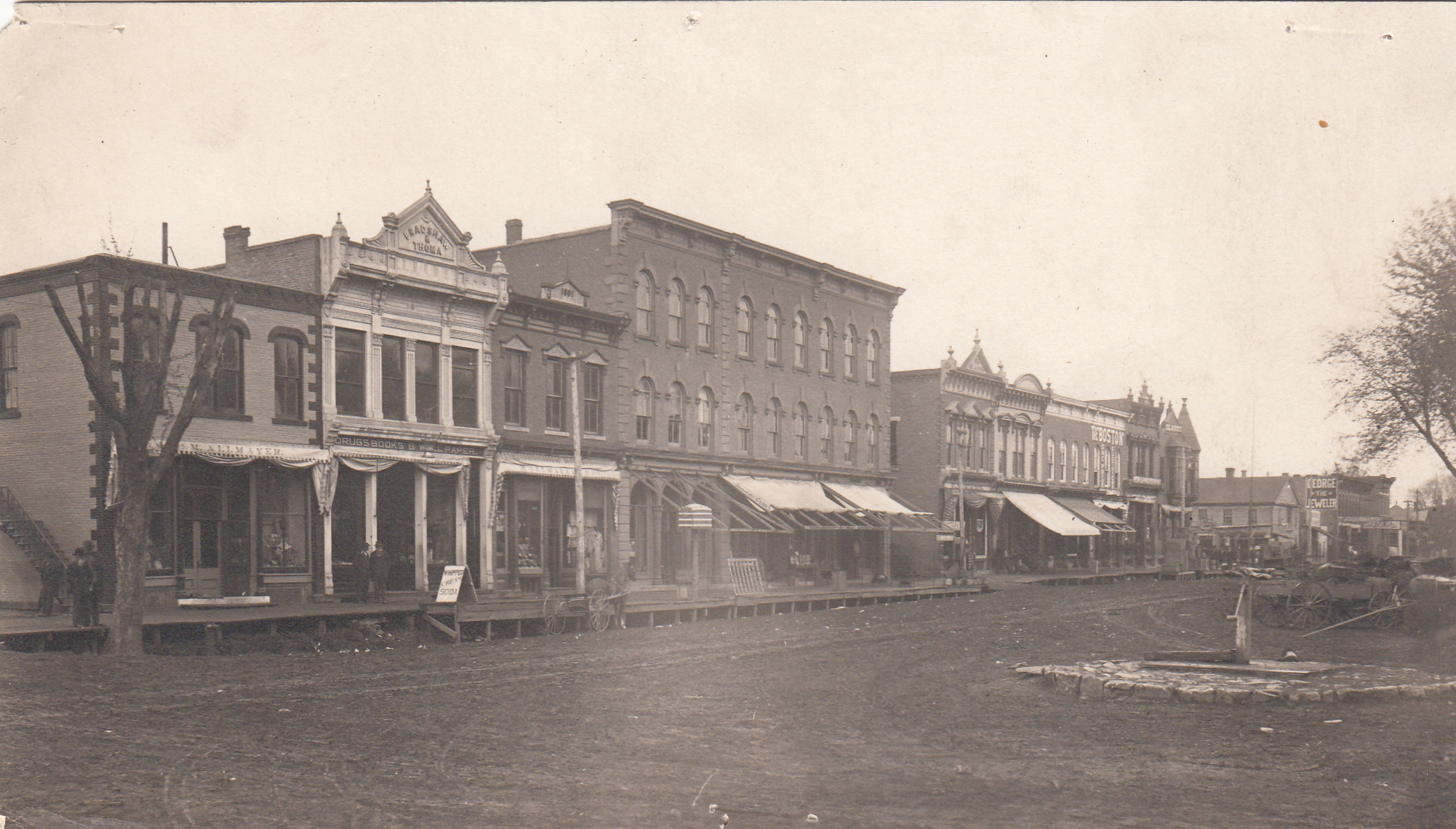 0125 West side of the square