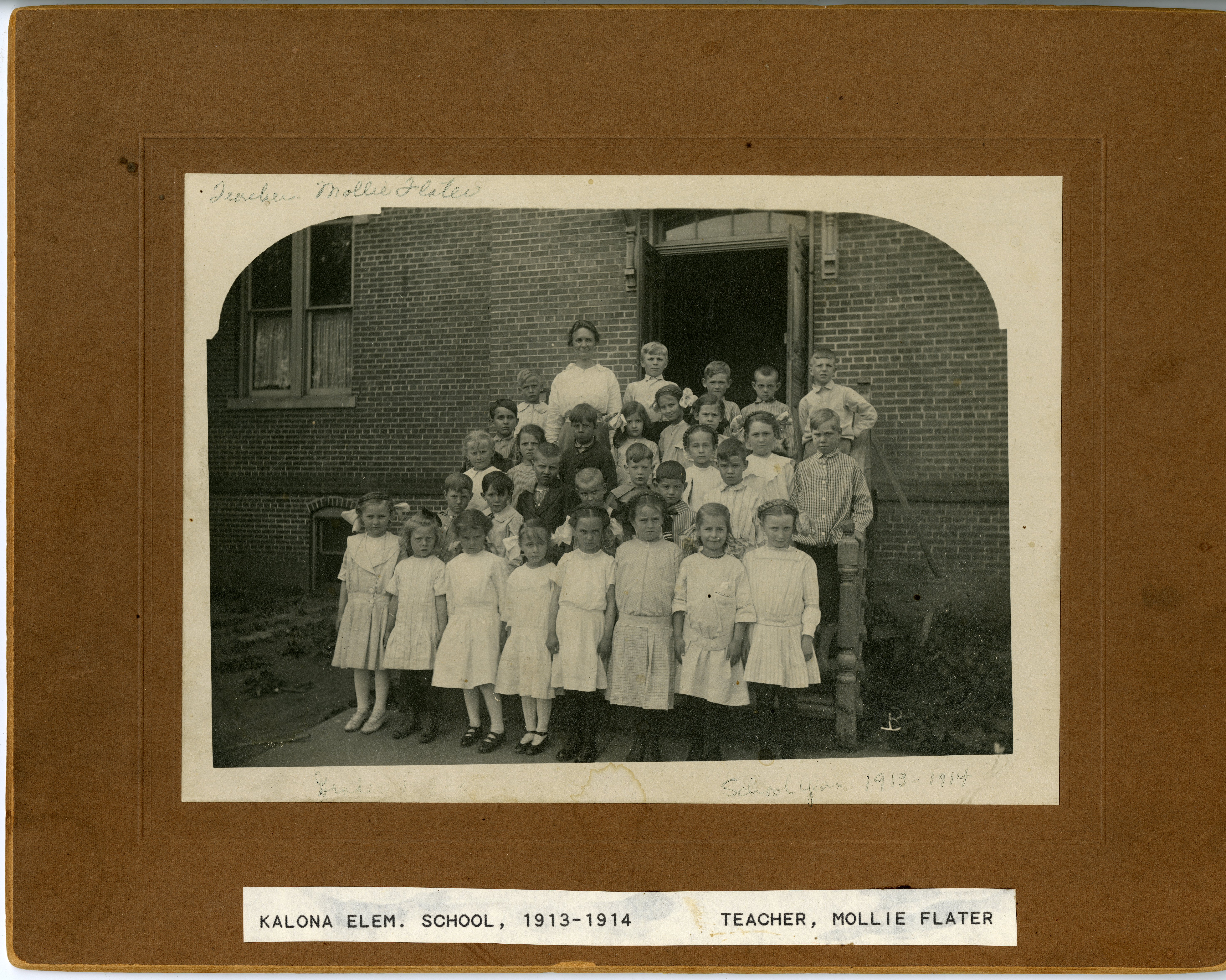 Kalona Elementary School Class Picture