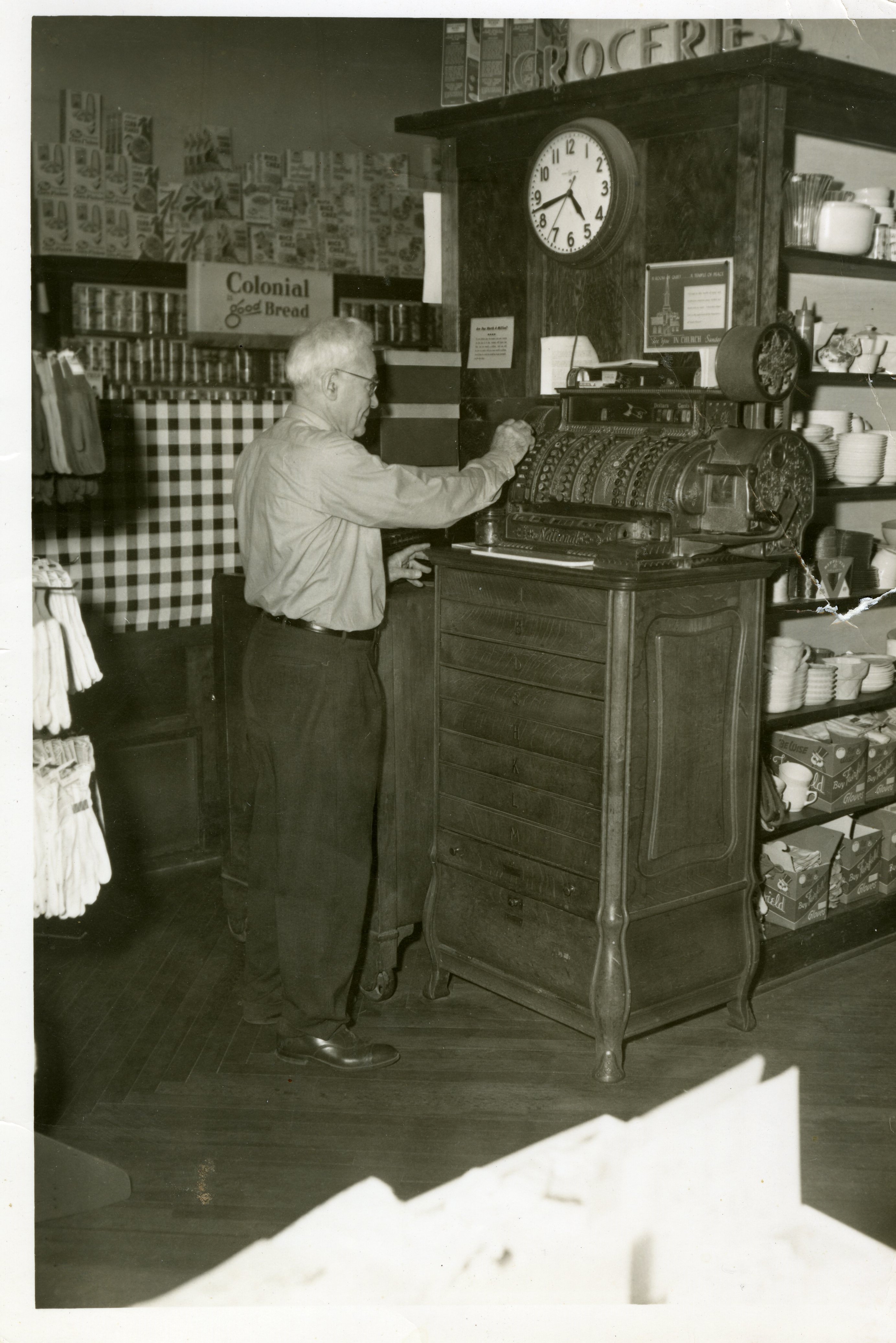Hesselschwerdt General Store Cash Register