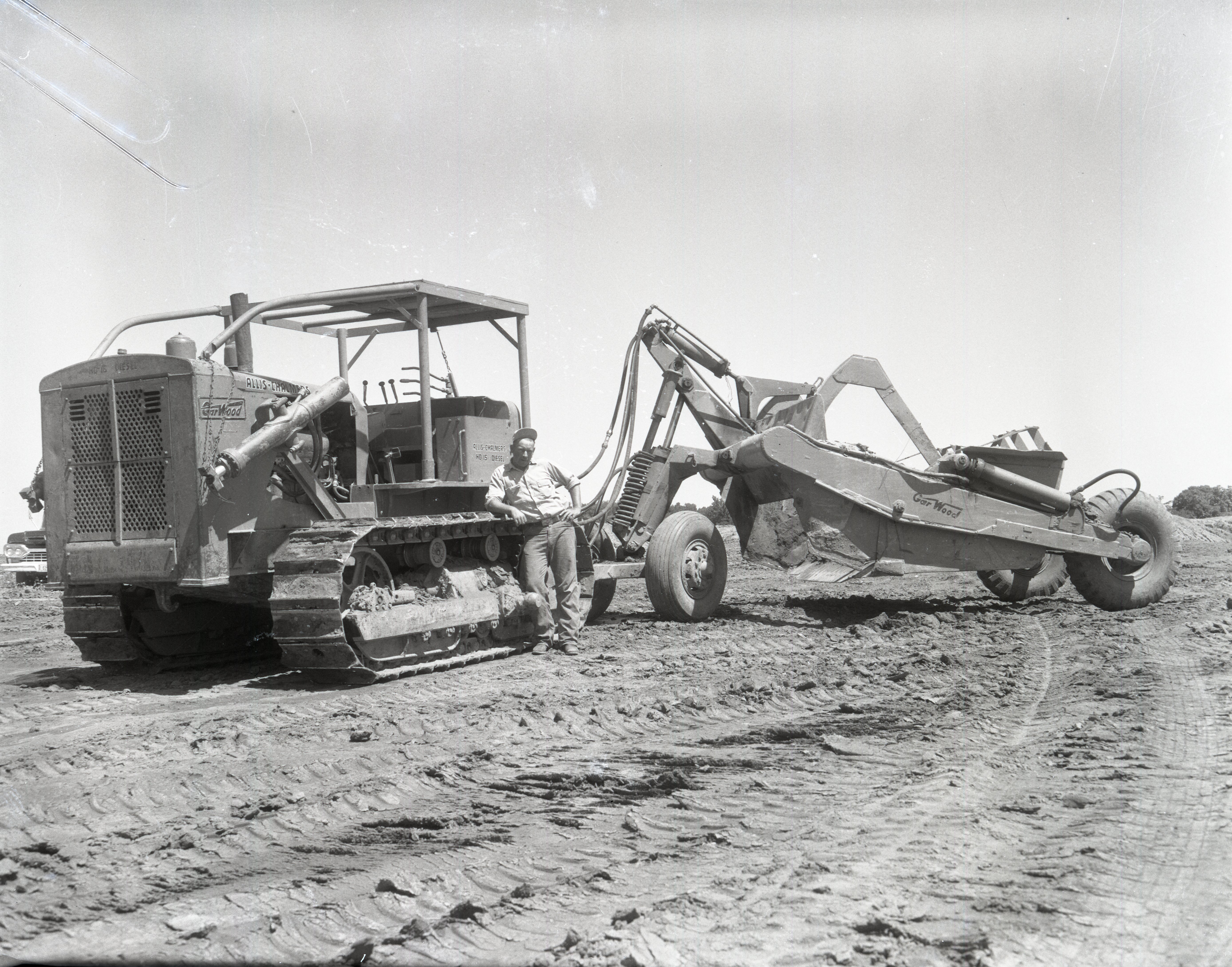 Carl Vantiger on Allis-Chalmers bulldozers and scrapers