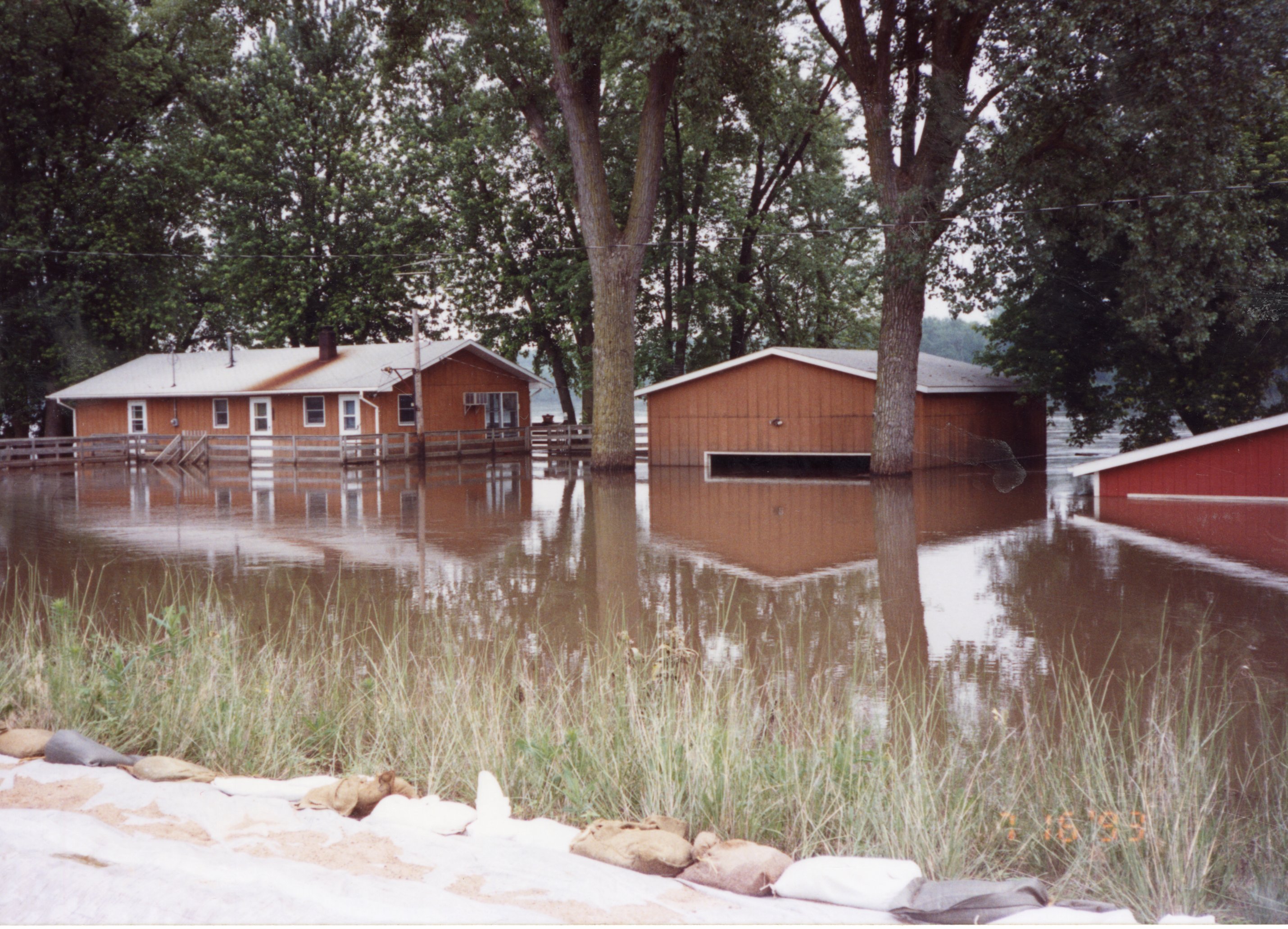 1993 - Flood water surrounds houses by river