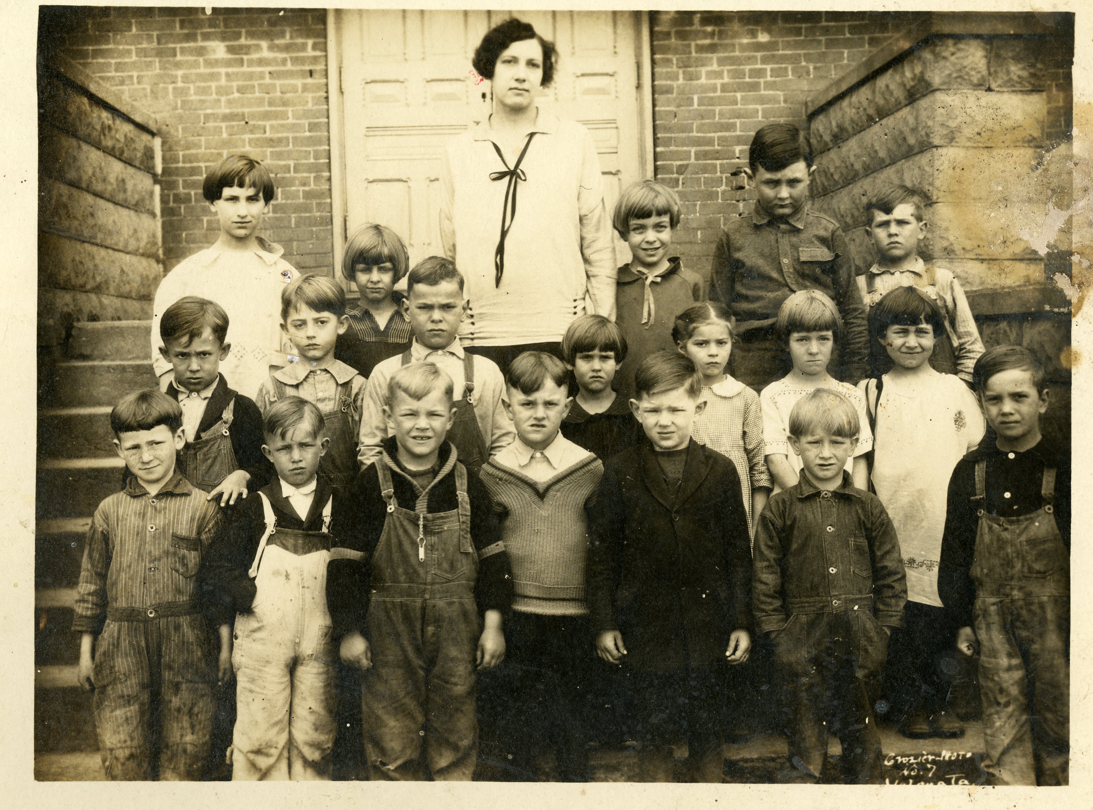 Kalona 1st & 2nd Grade class pictures, 1923