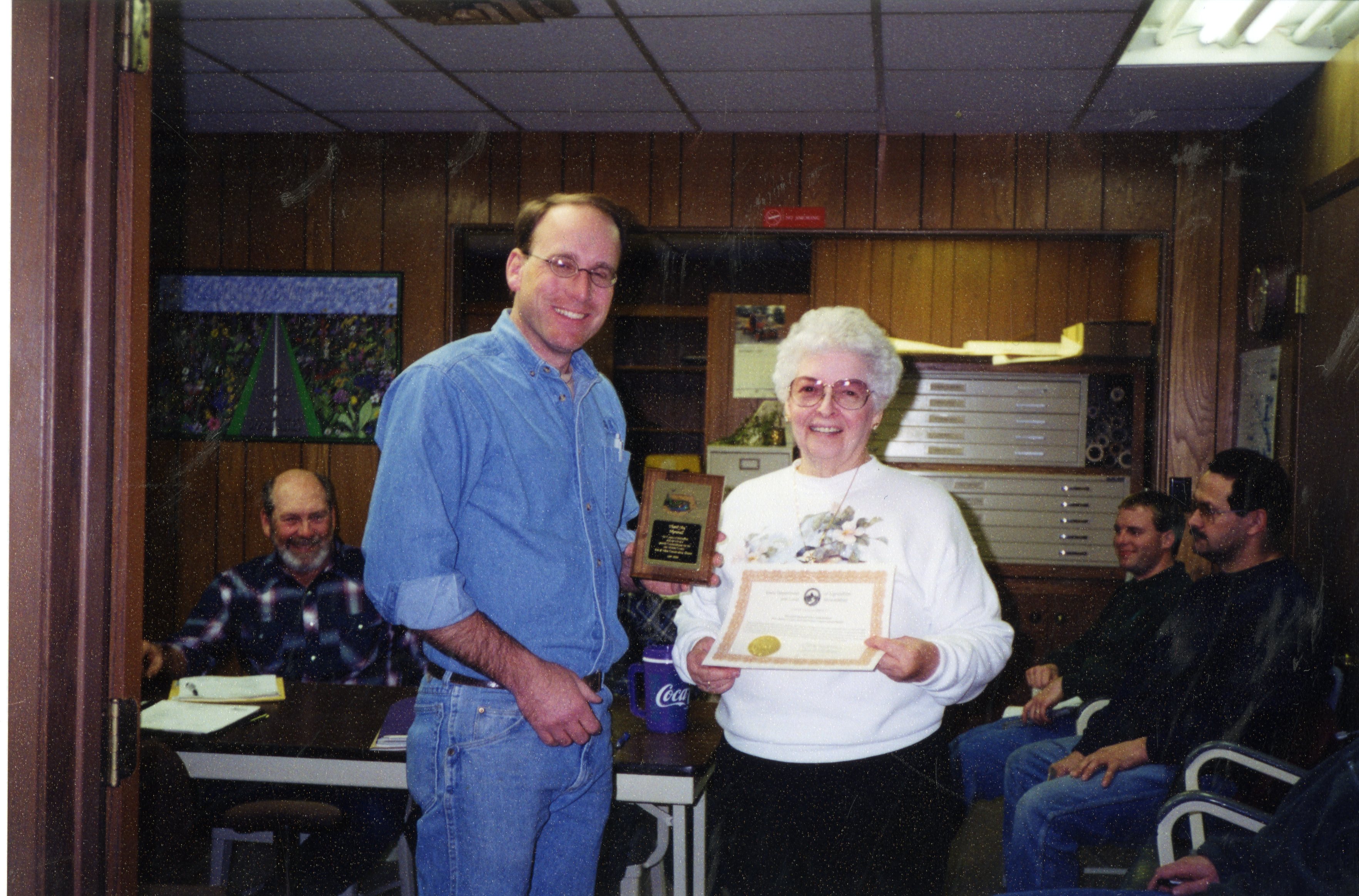 2001 Todd Heckenberg presents award to Myranell Dockendorff