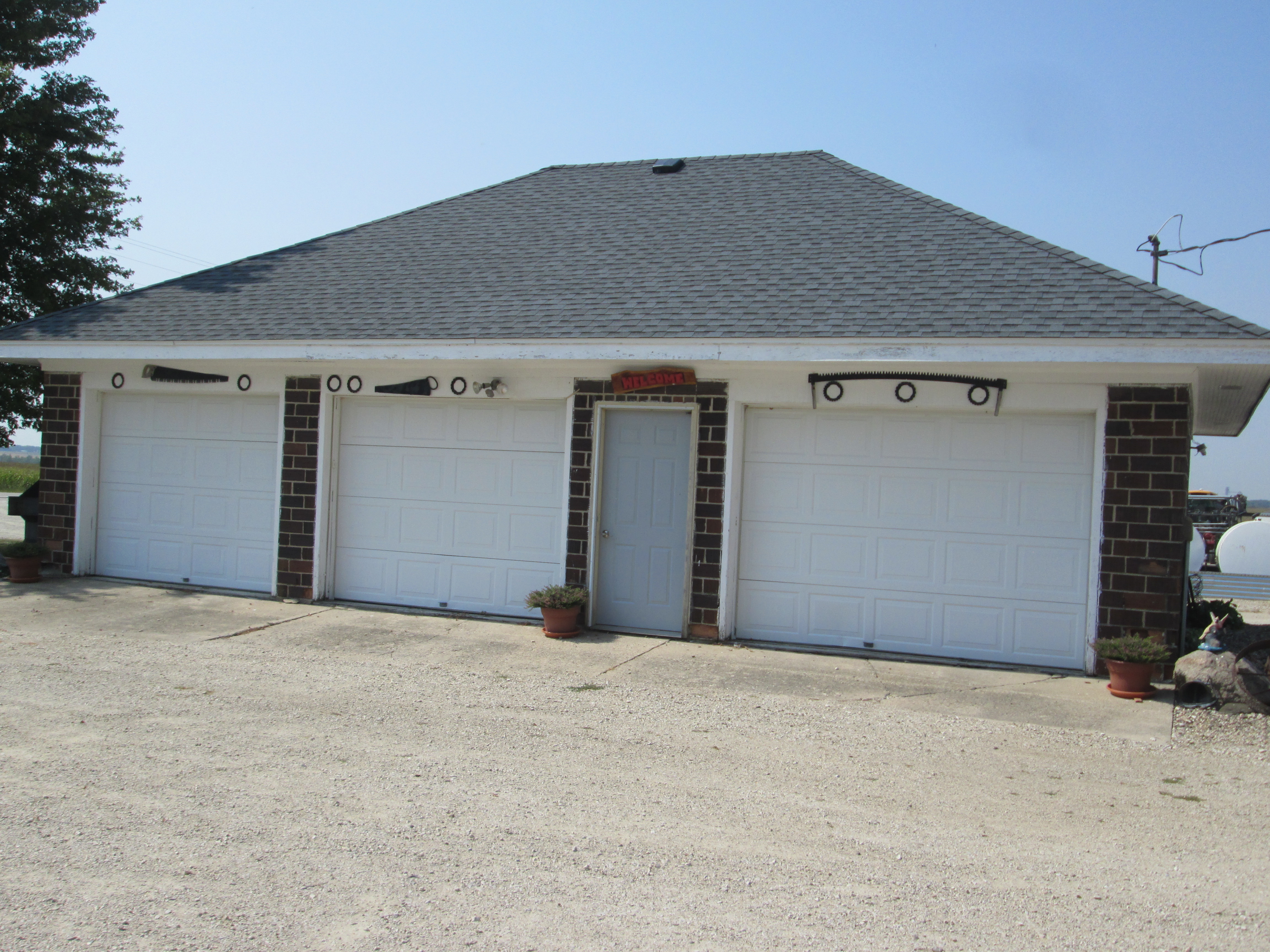 016. Brick Garage at Tyden Farm #6