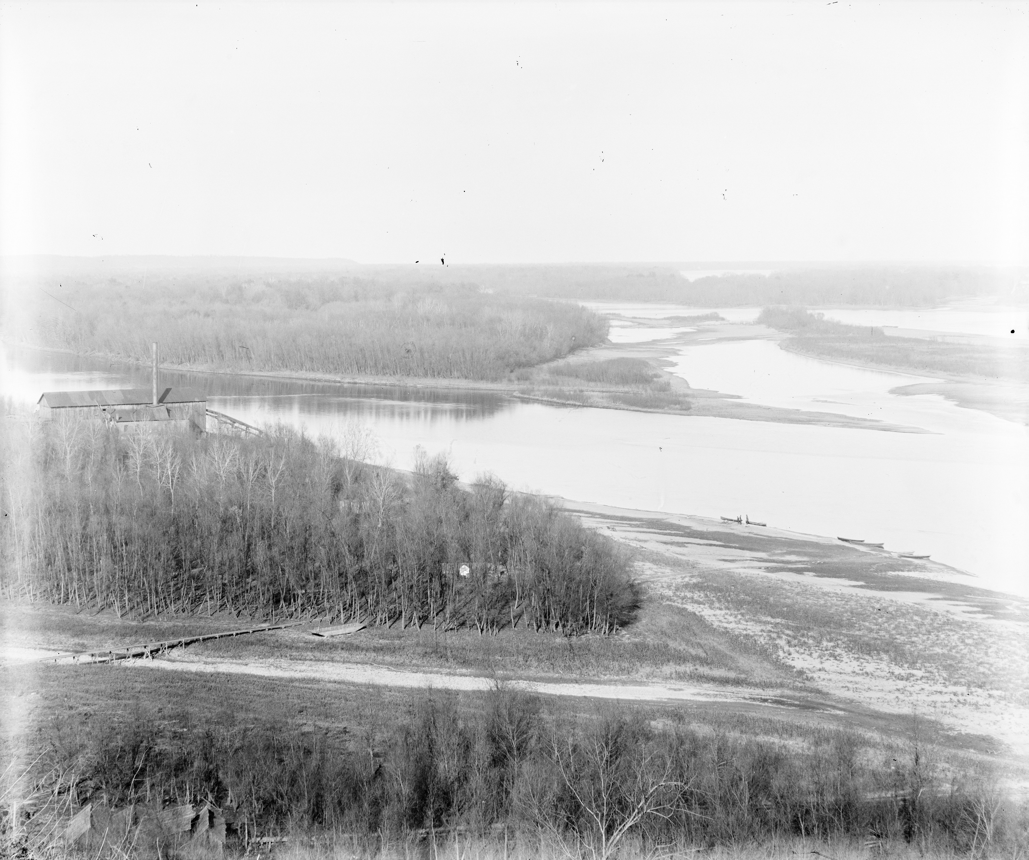 BR113 River, mill and boats from Bluff