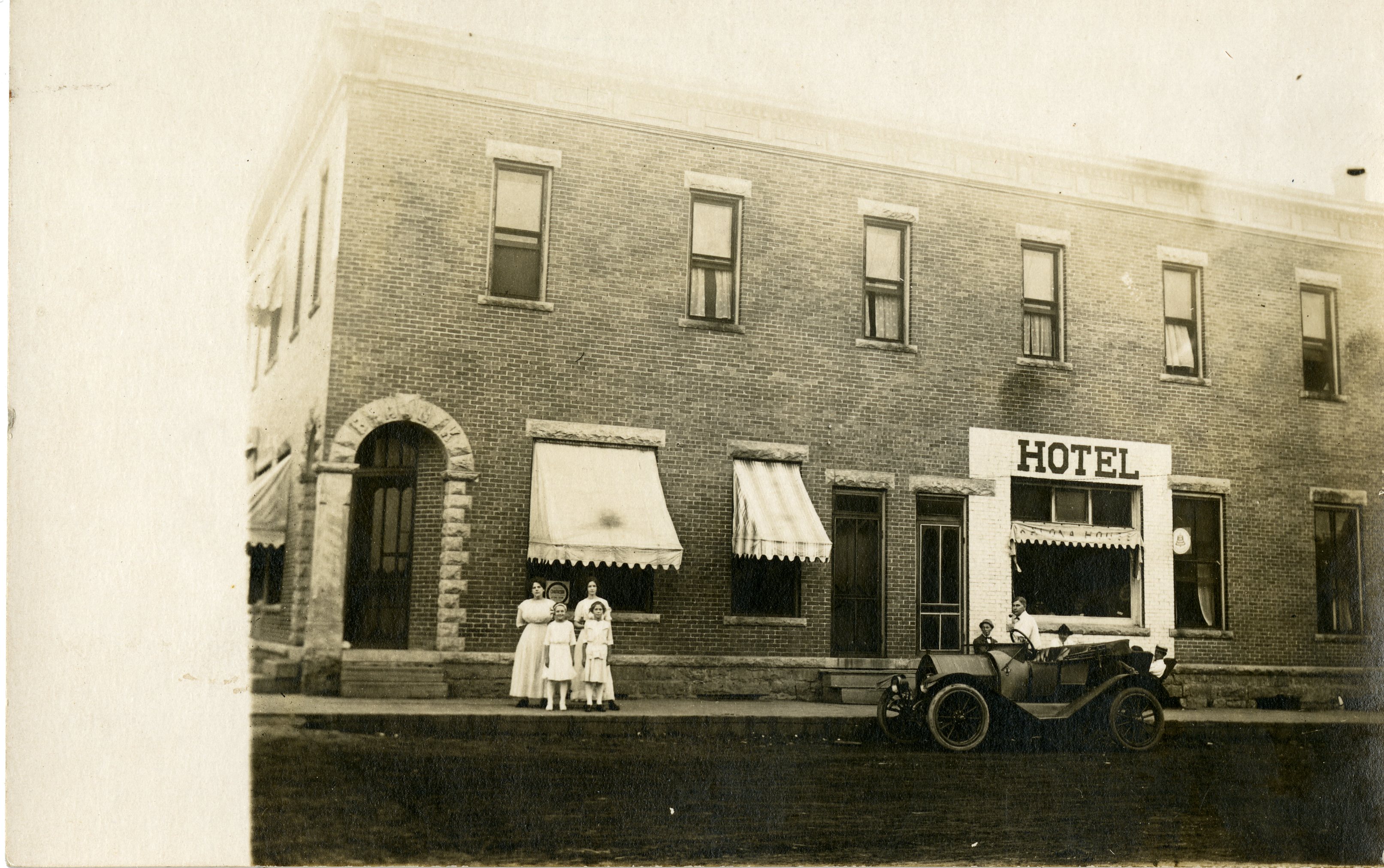 Kalona Hotel Exterior