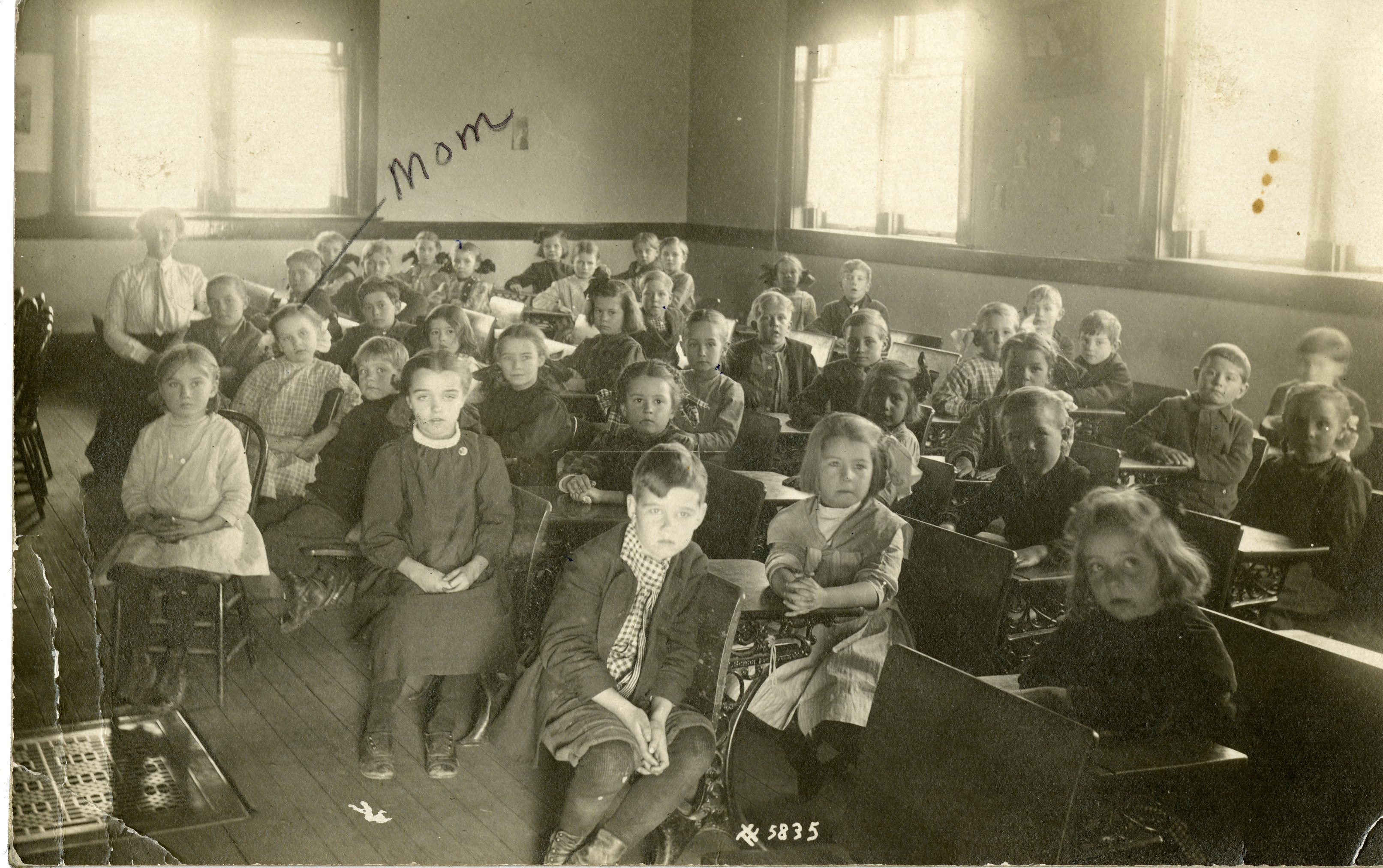 Kalona Public School 1st Grade 1910