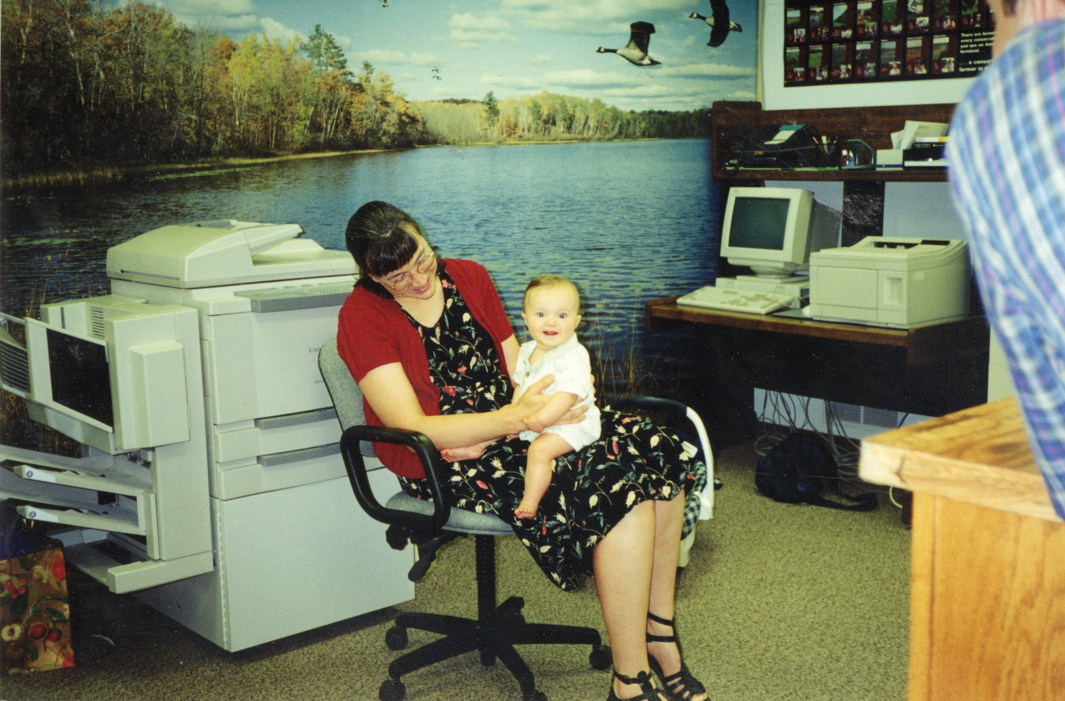 2000  Deb Nace and Paige White (daughter of<br />
John White)