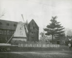 Sigma Chi lawn display, ""I.S.C. tilts K-State"", Homecoming, 1949