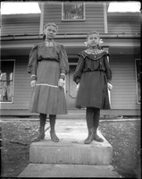 UP452 Two girls on front step