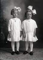 Two girls with bows