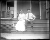 UP472 Couple on porch steps