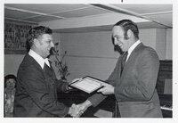 1976 Dwight Stucker presents award to  Dodds