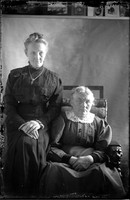 UP525 Portrait of two women