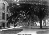 Pentacrest pedestrians, Iowa City, Iowa, ca. 1930