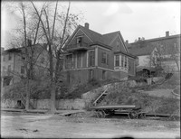 HE 107 House on Washington at Snake Alley
