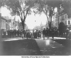 Iowa Avenue crowd, Iowa City, Iowa, between 1914 and 1915