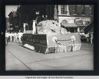 Dubuque parade at 9th and Main